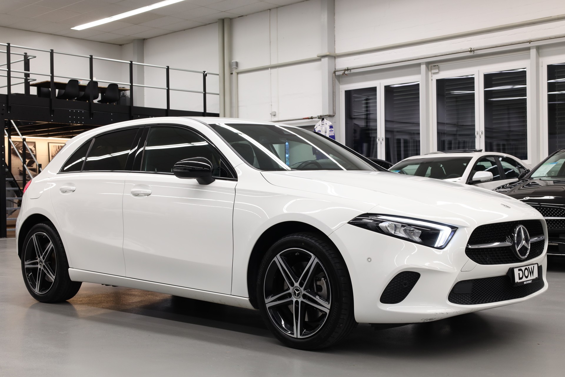MERCEDES-BENZ A 250 e Progressive-image-1