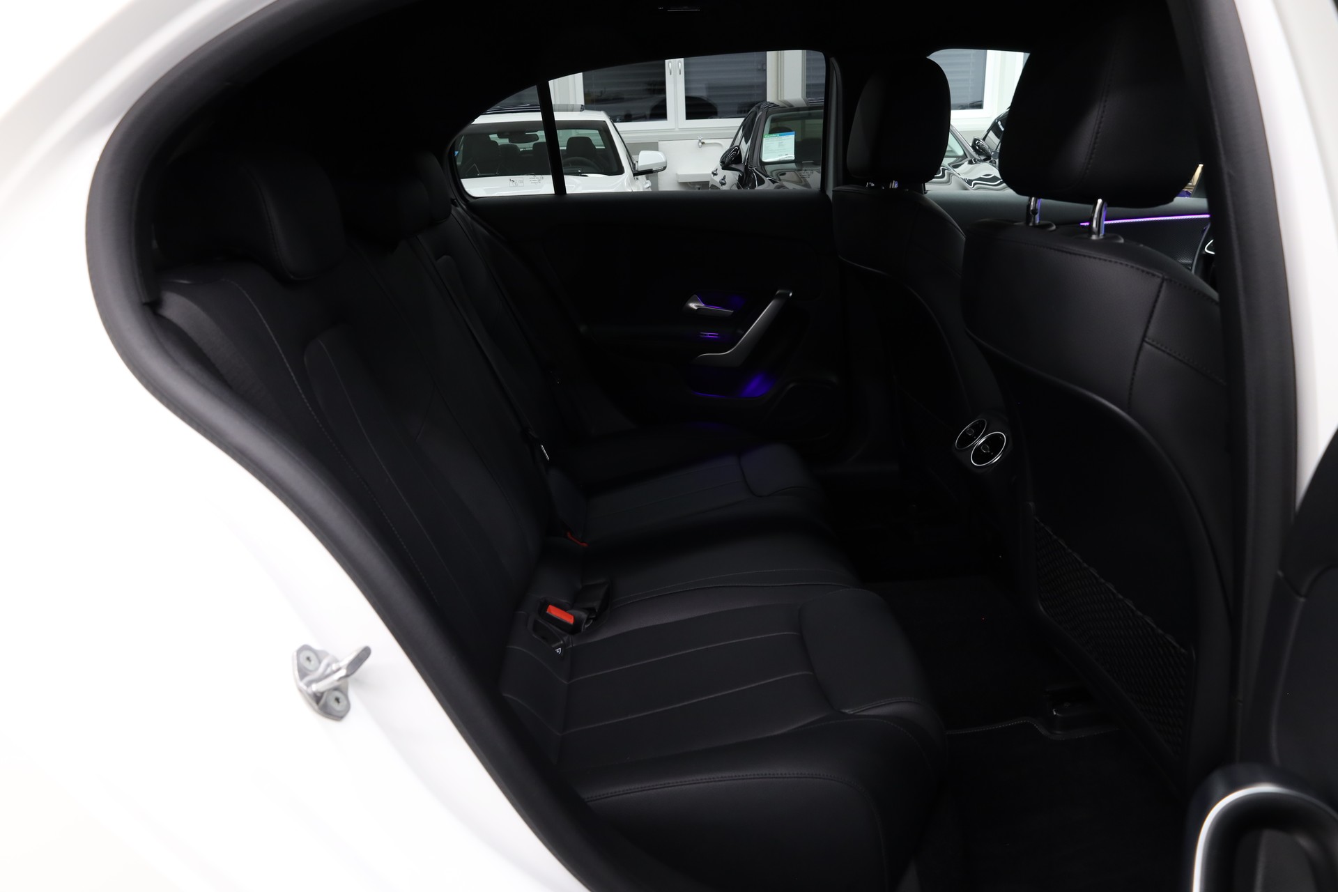 MERCEDES-BENZ A 250 e Progressive-image-27