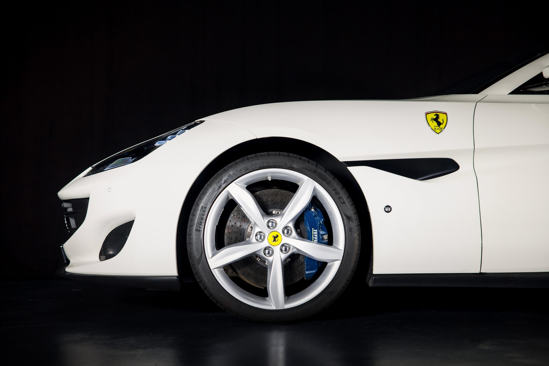 FERRARI Portofino 3.9 V8 T in Bianco Avus-image-10