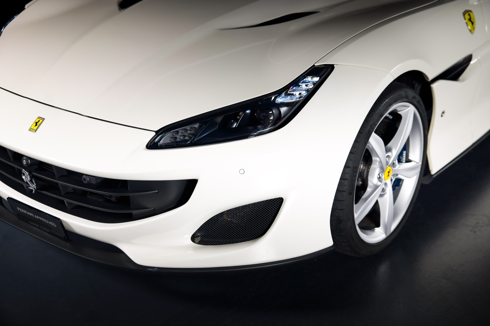 FERRARI Portofino 3.9 V8 T in Bianco Avus-image-7