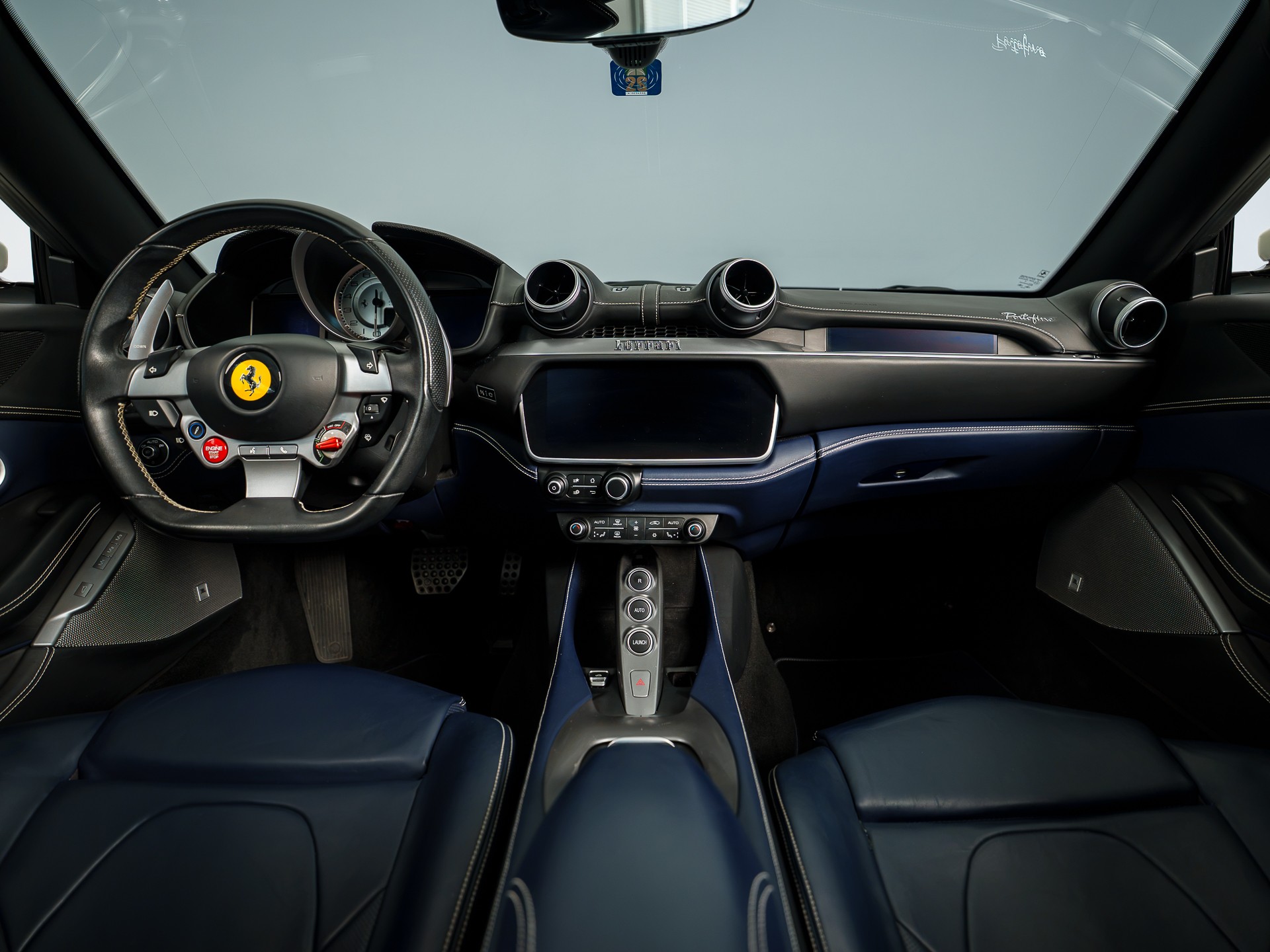 FERRARI Portofino 3.9 V8 T in Bianco Avus-image-18