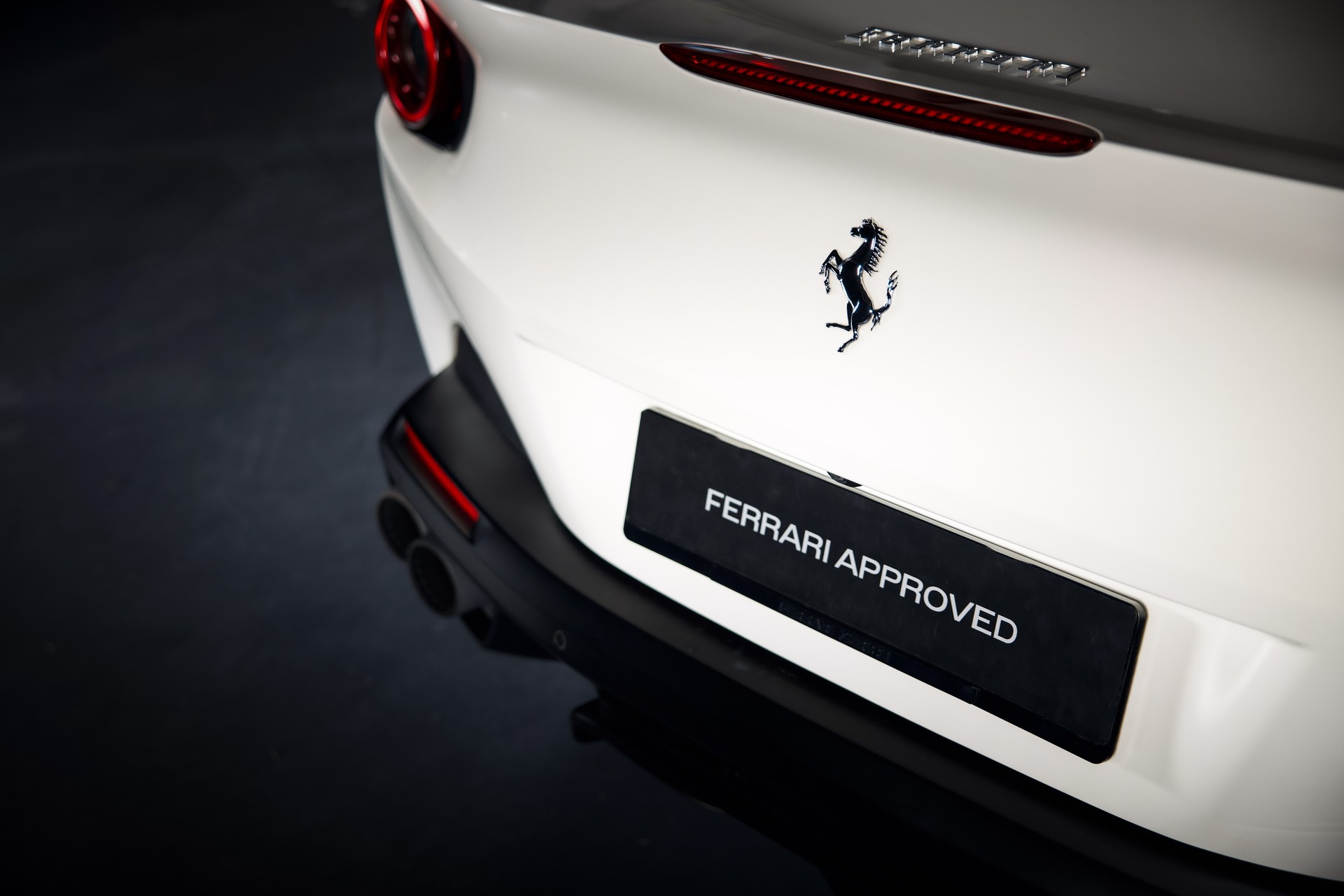 FERRARI Portofino 3.9 V8 T in Bianco Avus-image-13