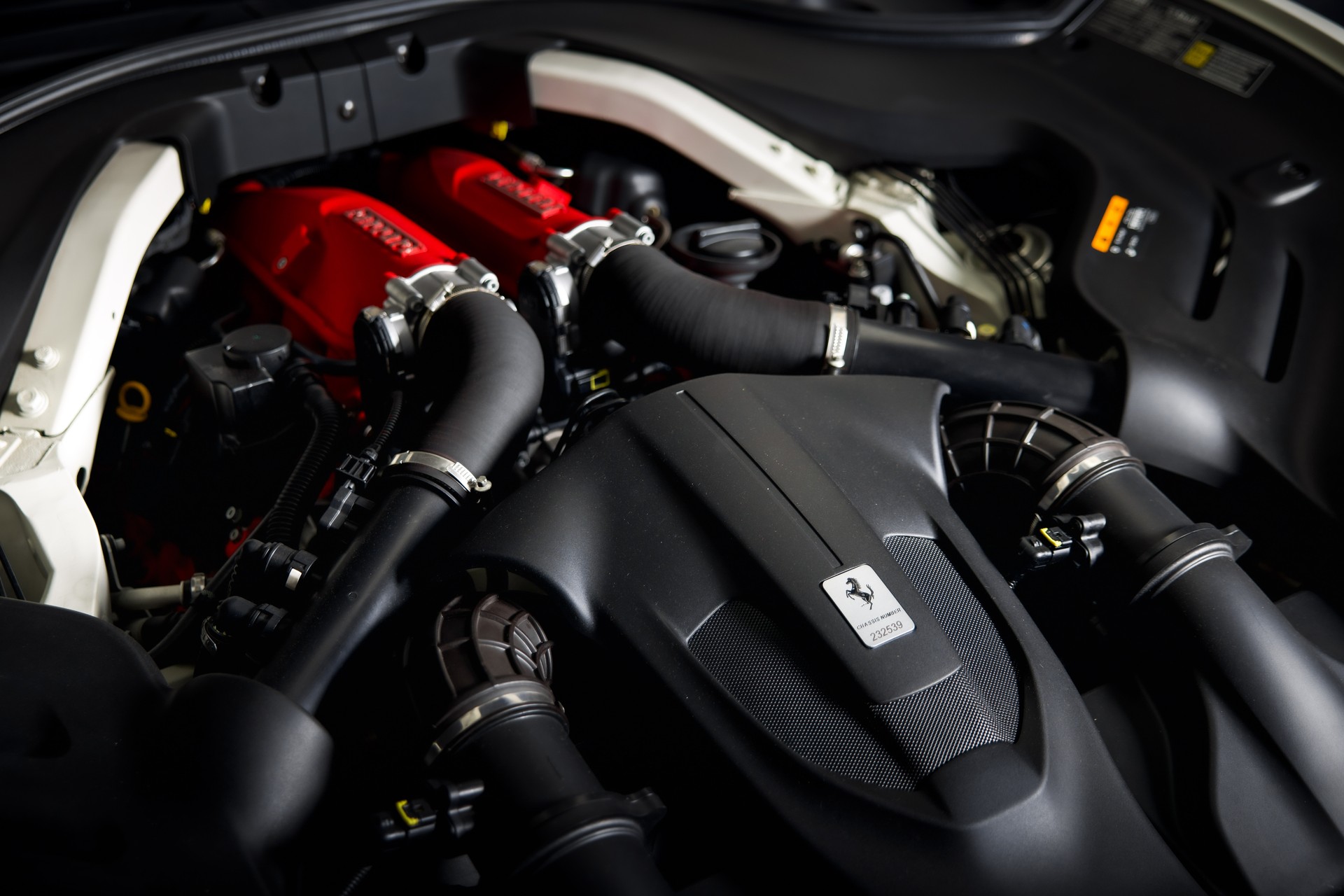 FERRARI Portofino 3.9 V8 T in Bianco Avus-image-20