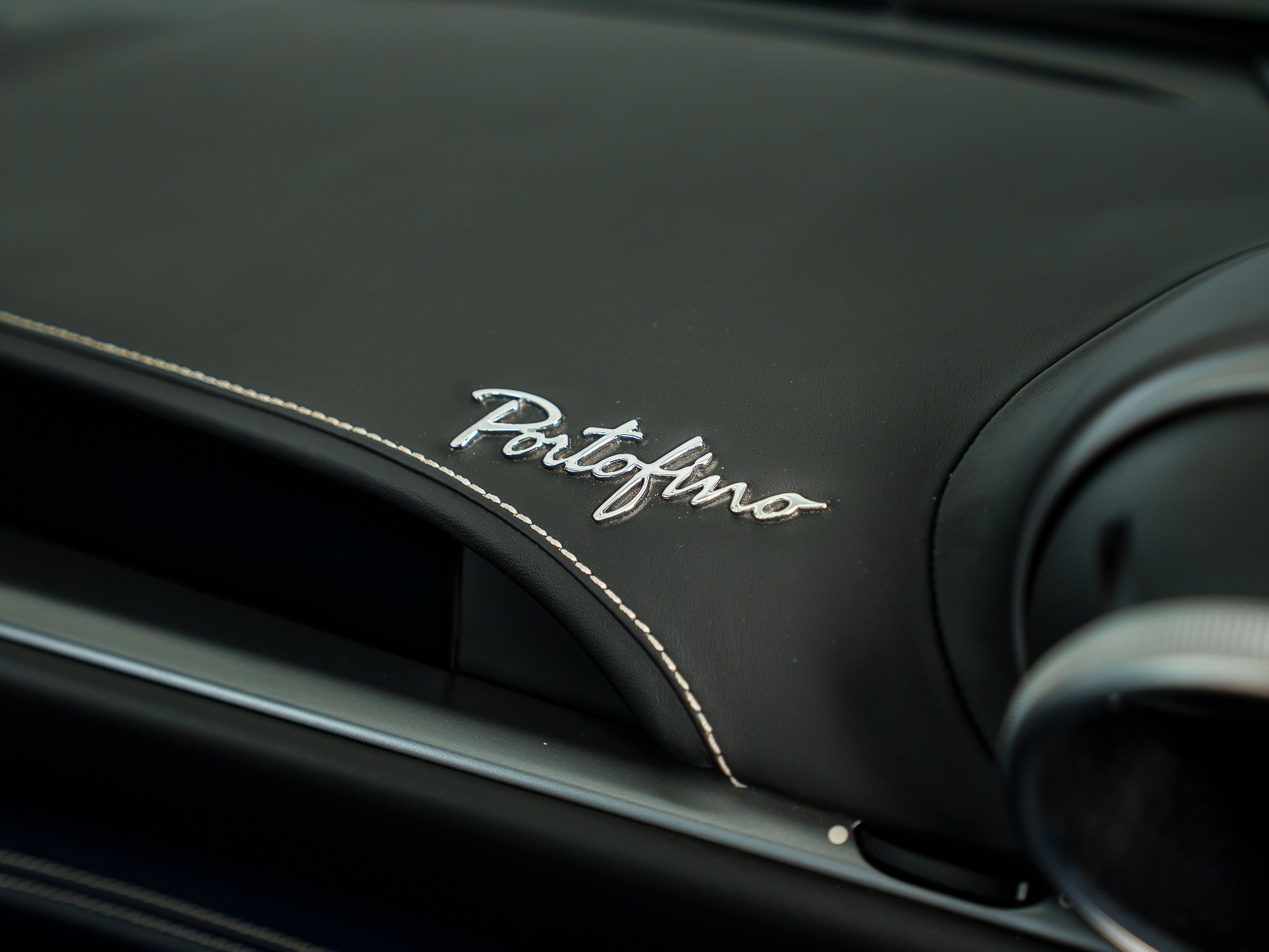 FERRARI Portofino 3.9 V8 T in Bianco Avus-image-15