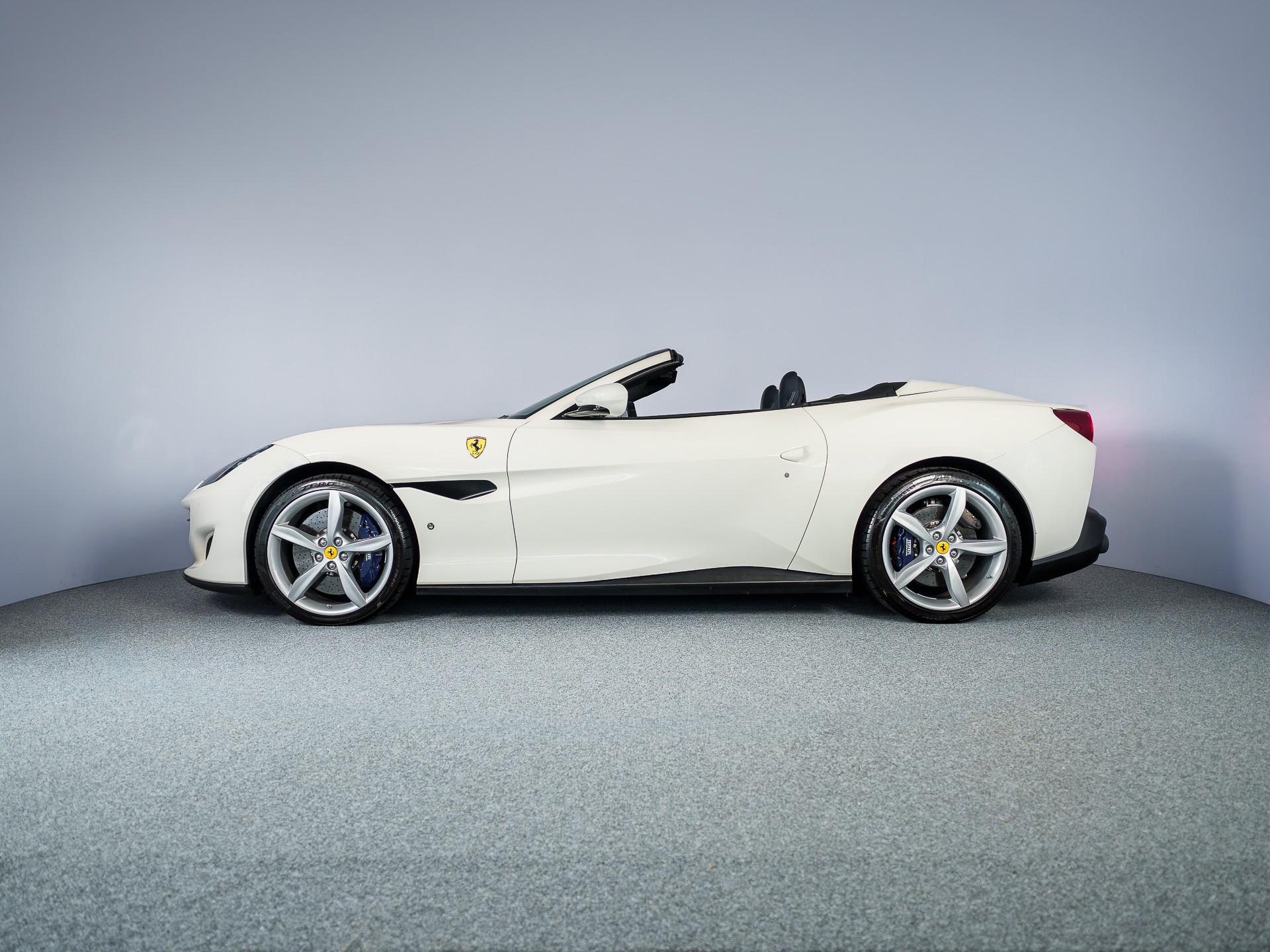 FERRARI Portofino 3.9 V8 T in Bianco Avus-showroom-element-2