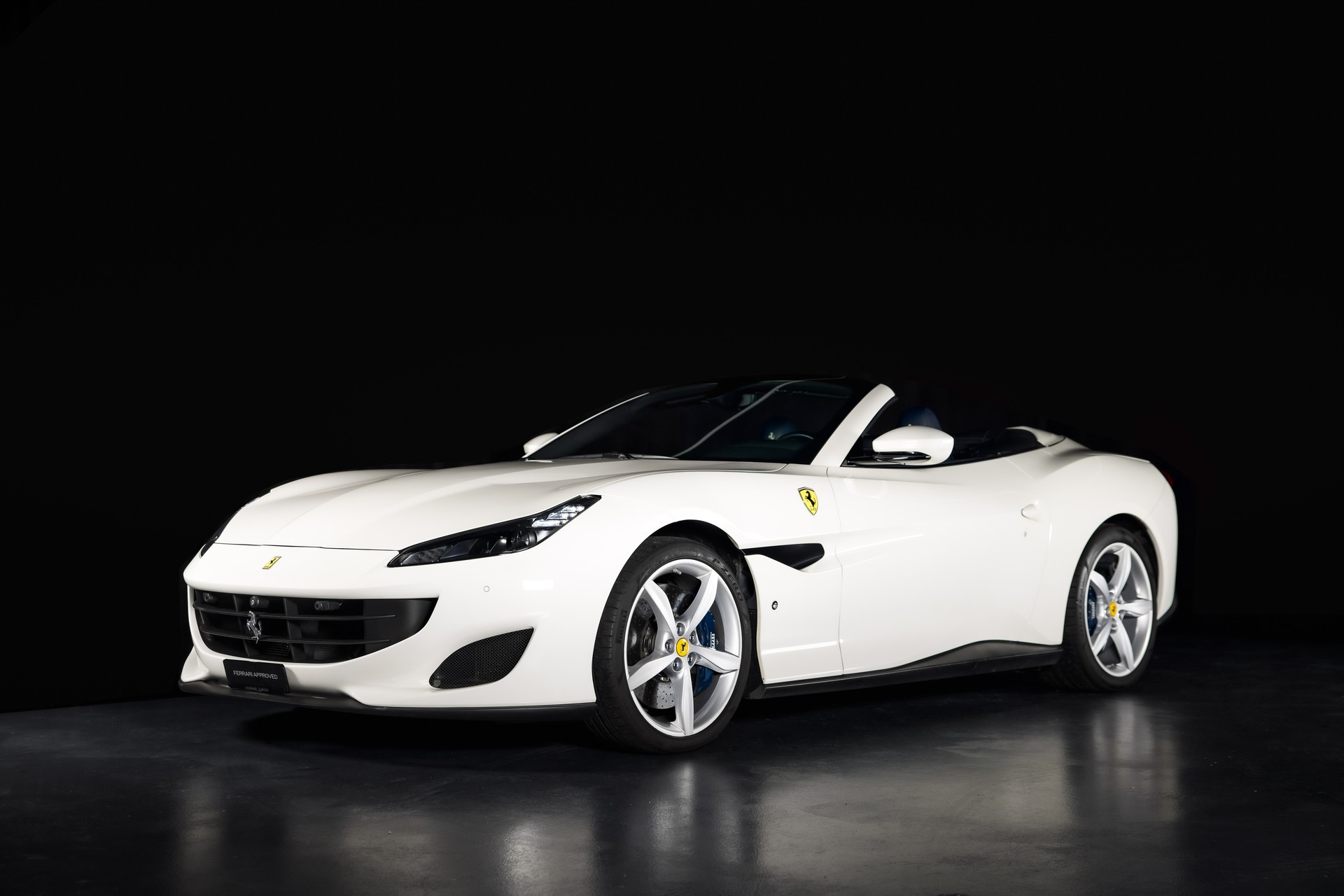 FERRARI Portofino 3.9 V8 T in Bianco Avus-showroom-element-1