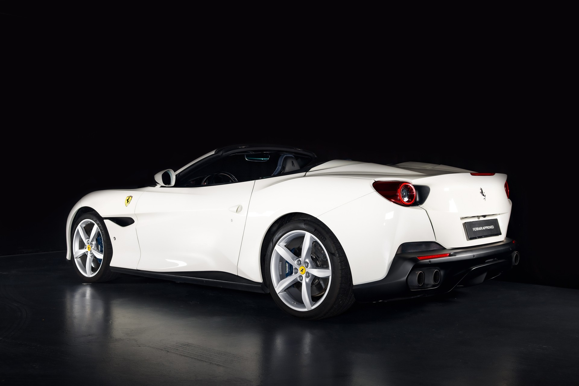 FERRARI Portofino 3.9 V8 T in Bianco Avus-image-4
