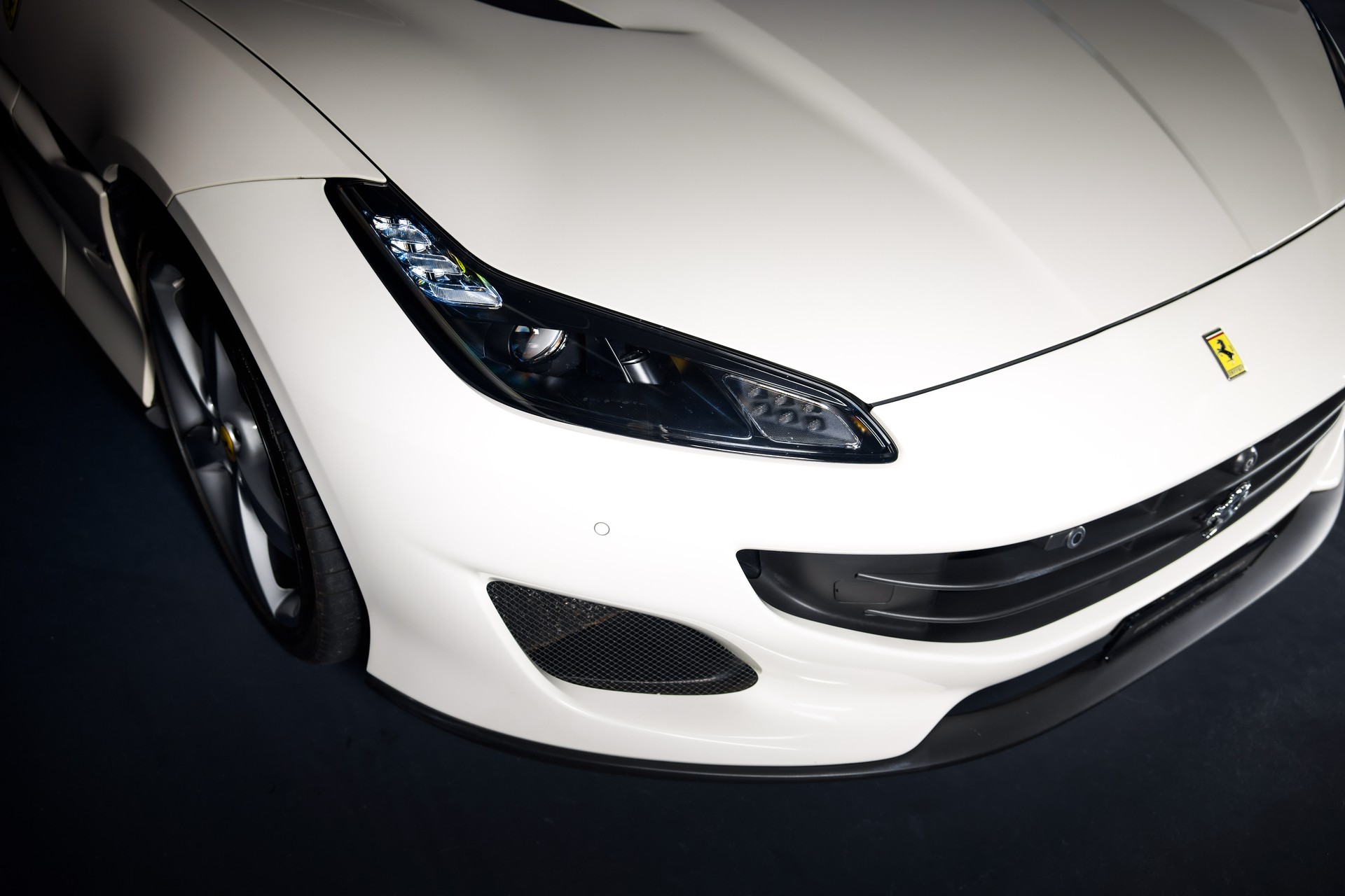 FERRARI Portofino 3.9 V8 T in Bianco Avus-image-9