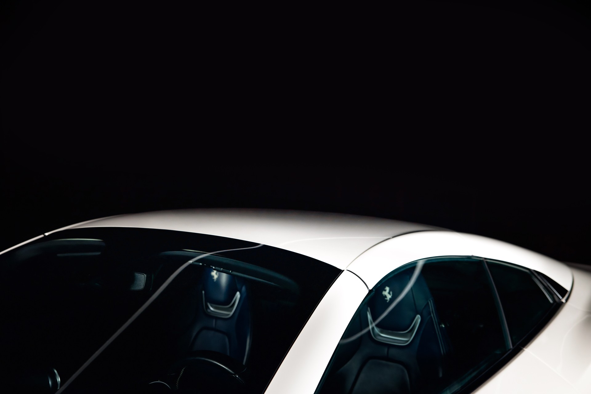 FERRARI Portofino 3.9 V8 T in Bianco Avus-image-5