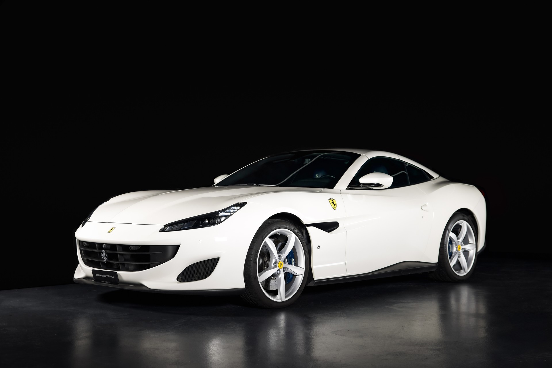 FERRARI Portofino 3.9 V8 T in Bianco Avus-showroom-element-2