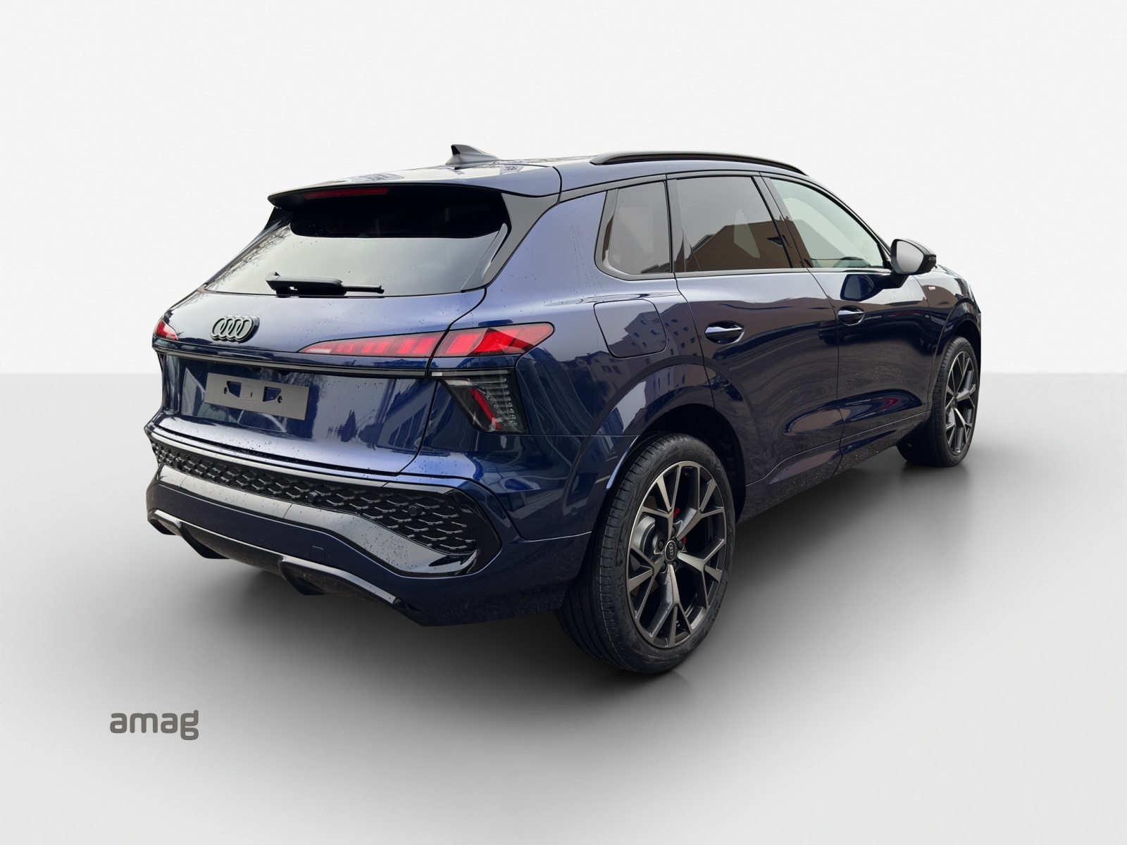 AUDI Q3 SUV 110 kW TFSI S tronic-image-4