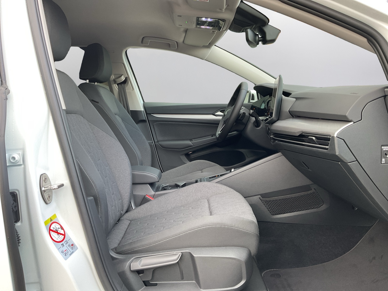 VW Golf 1.5 e TSI mHEV United DSG-image-12