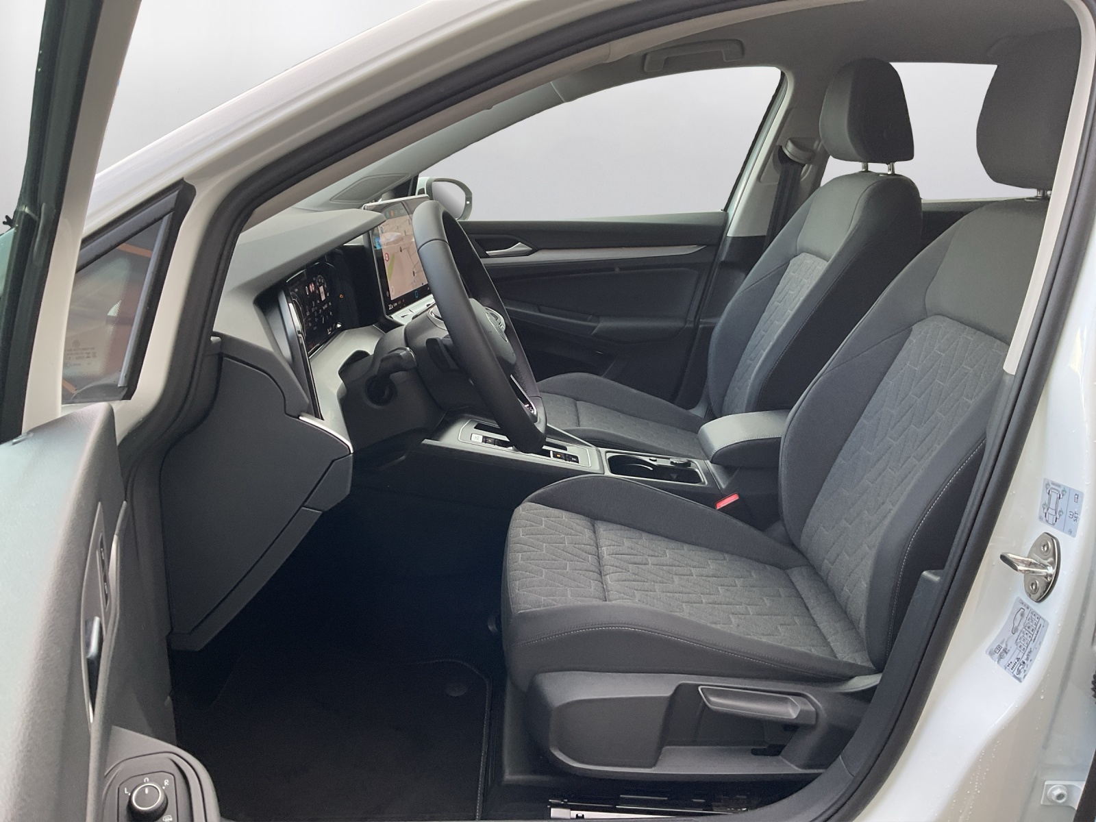 VW Golf 1.5 e TSI mHEV United DSG-image-9