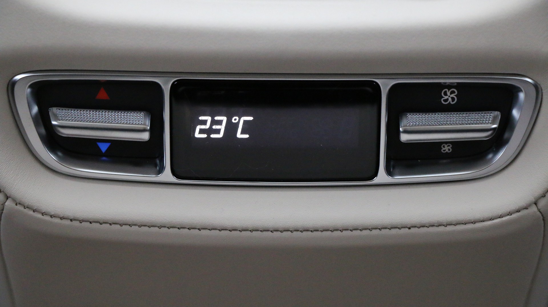 MERCEDES-BENZ G 63 AMG 9G-Tronic-image-18