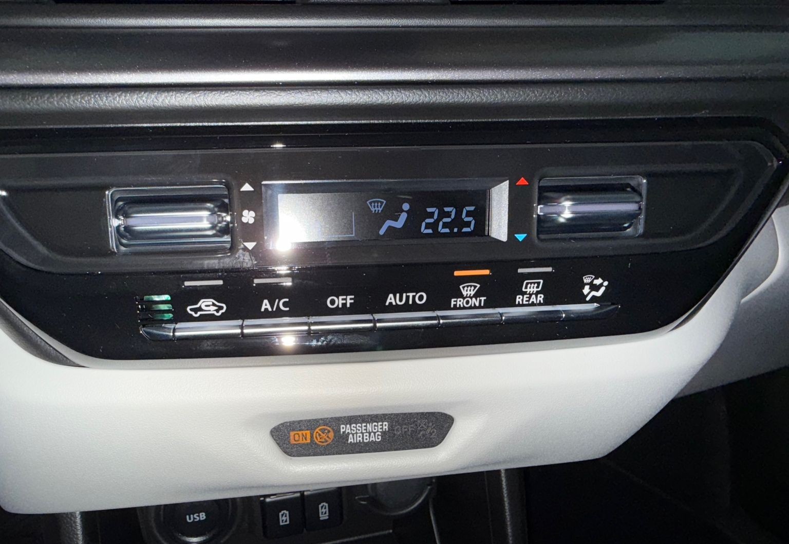 SUZUKI Swift 1.2 Sakura Top Hybrid-image-7