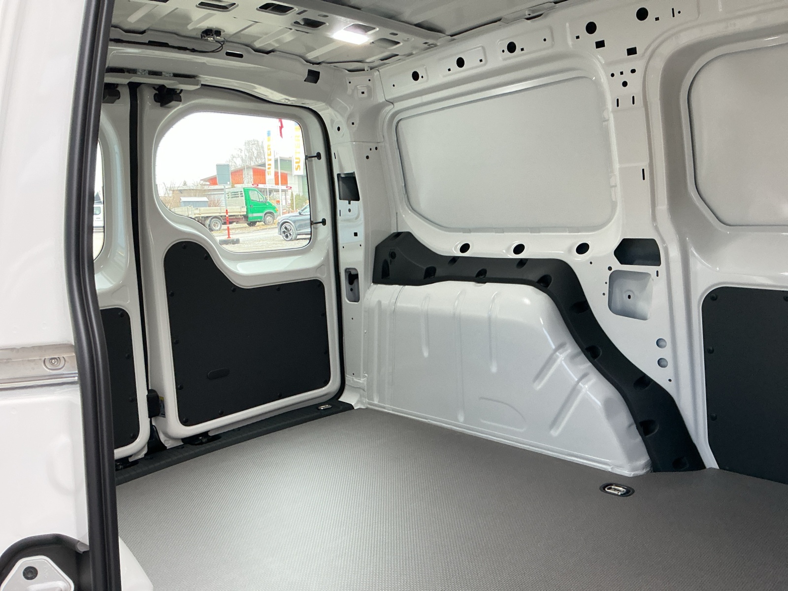 VW Caddy Cargo 1.5 TSI Plug in Hybrid DSG Maxi-image-13