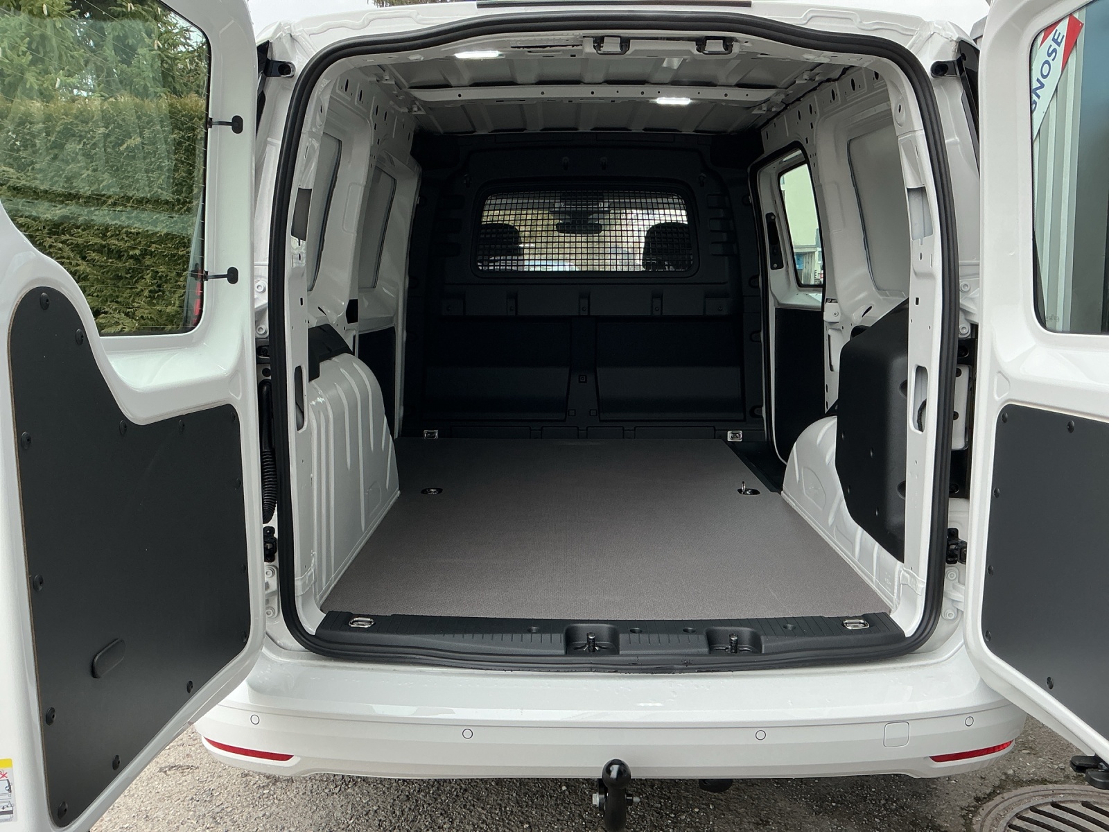 VW Caddy Cargo 1.5 TSI Plug in Hybrid DSG Maxi-image-12