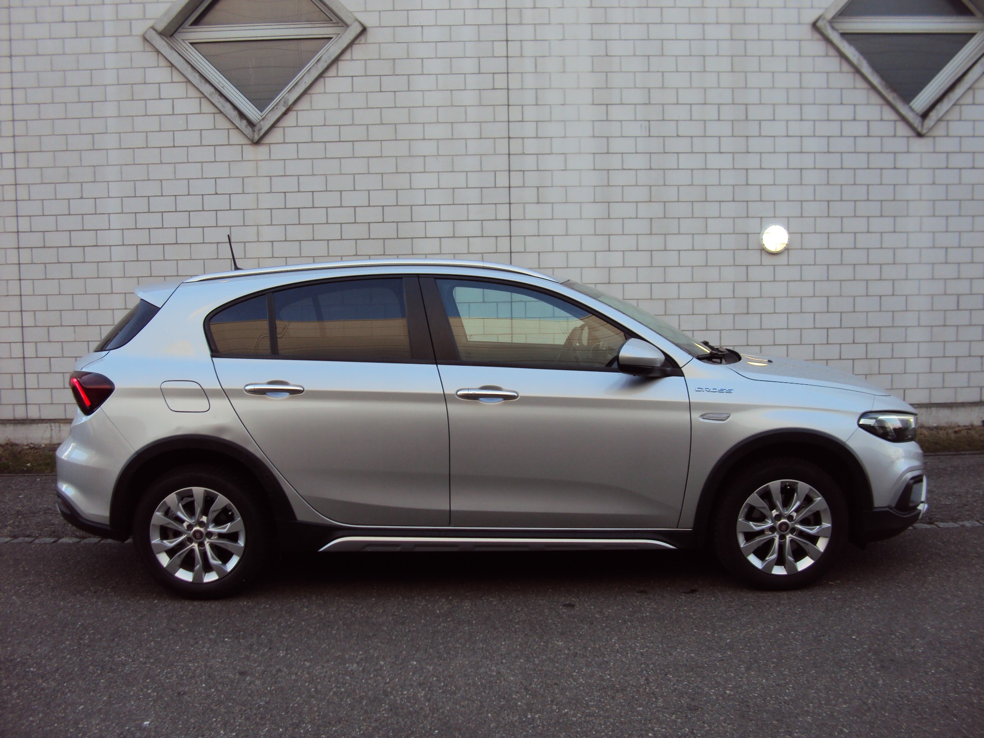 FIAT Tipo Hybrid 1.5 Cross-image-6