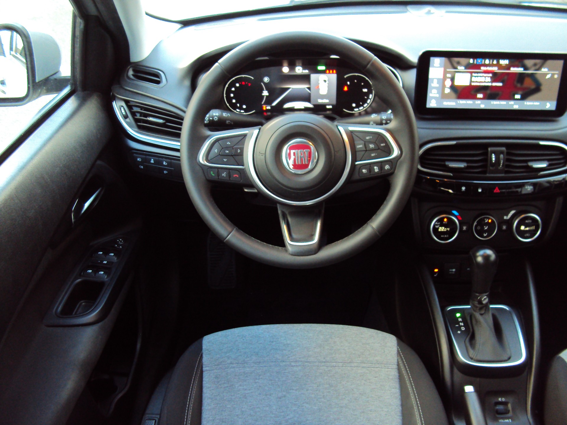 FIAT Tipo Hybrid 1.5 Cross-image-8
