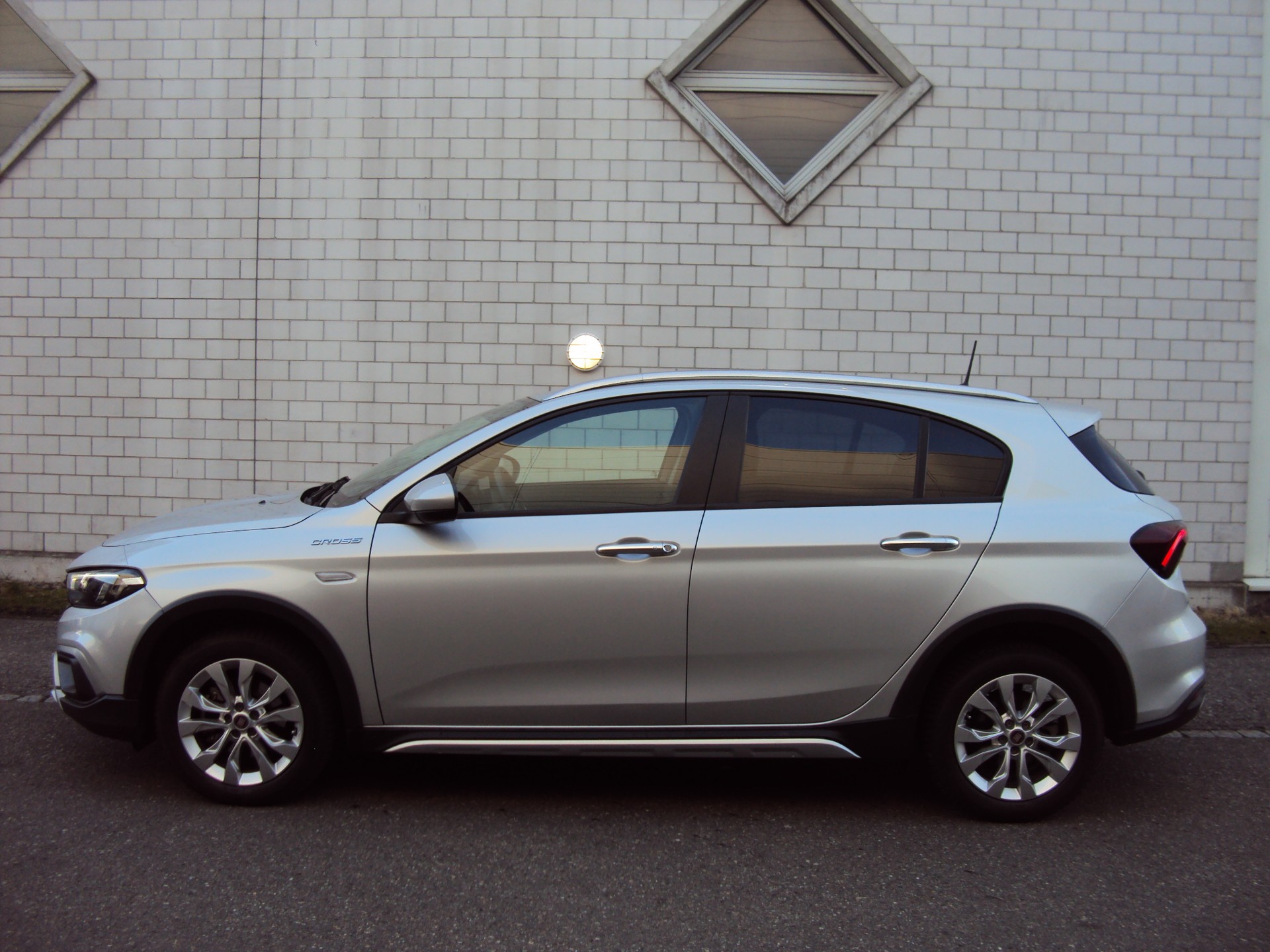 FIAT Tipo Hybrid 1.5 Cross-image-7