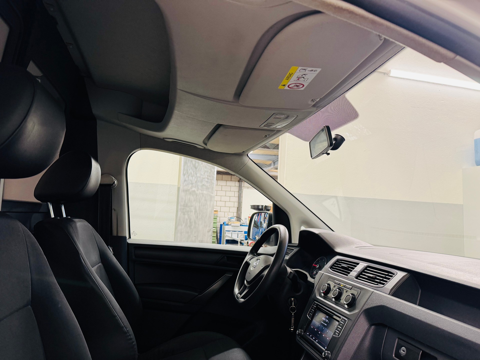 VW Caddy Maxi 2.0TDI BlueMotion Technology-image-13