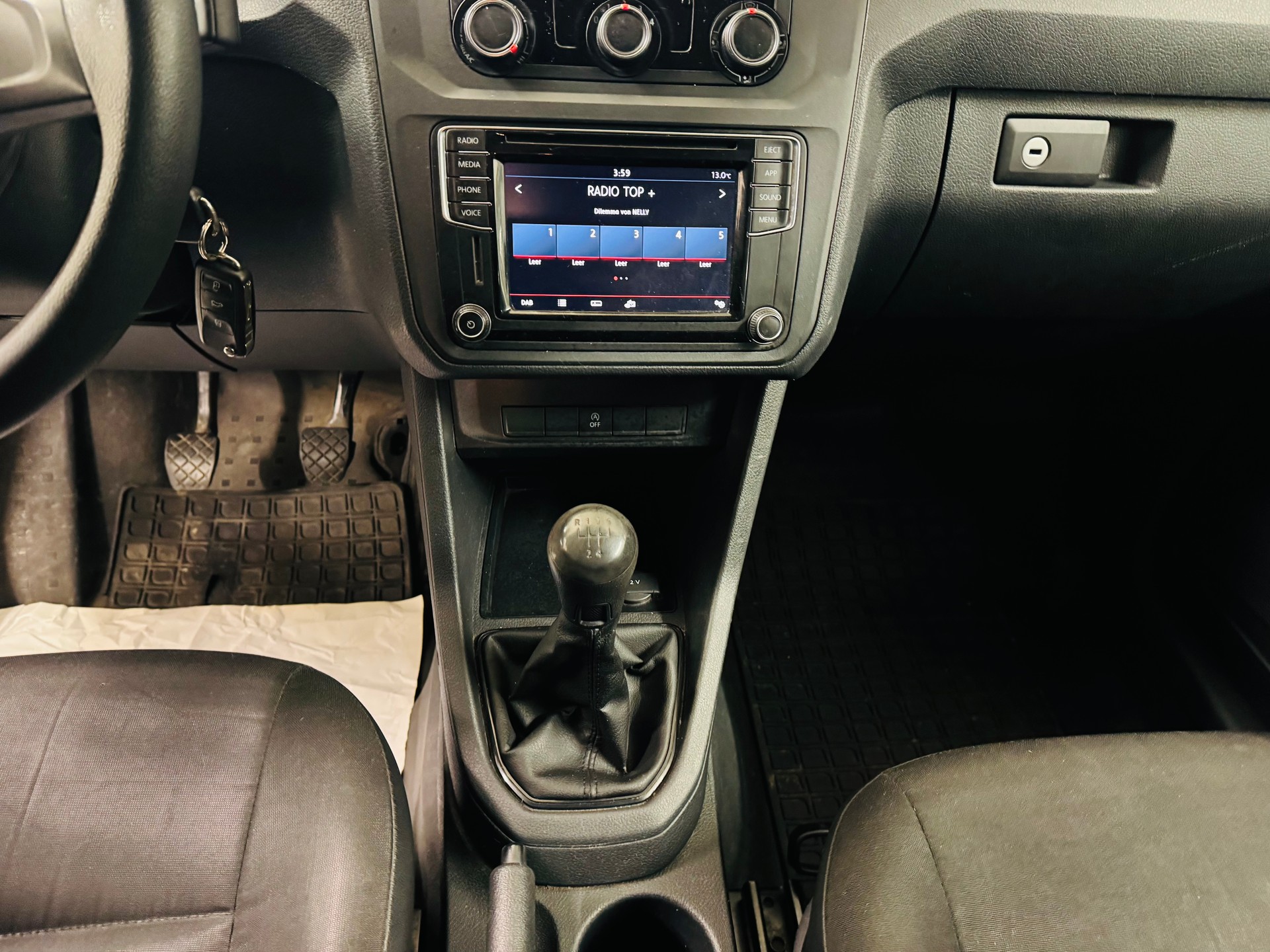 VW Caddy Maxi 2.0TDI BlueMotion Technology-image-11