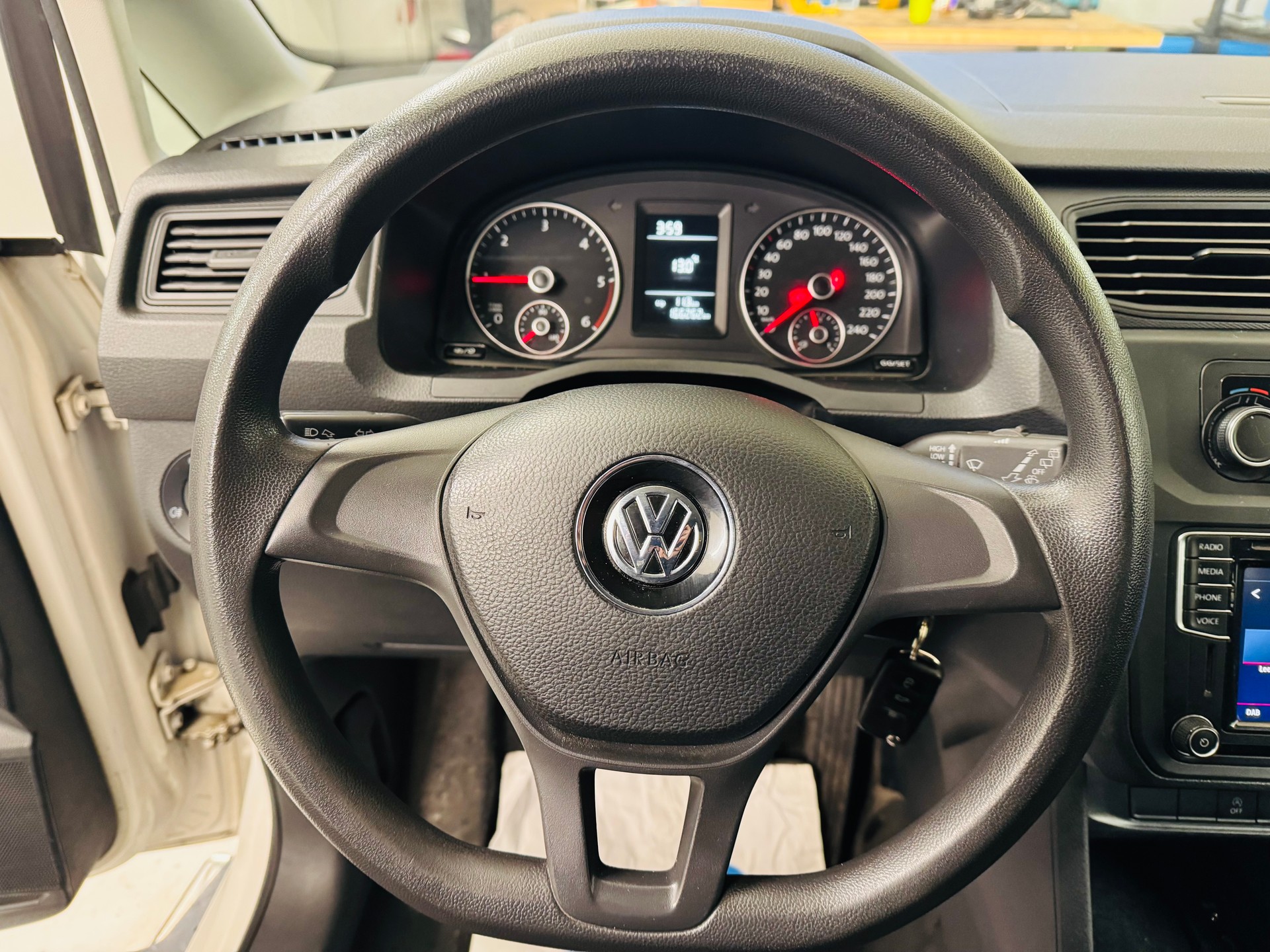 VW Caddy Maxi 2.0TDI BlueMotion Technology-image-9