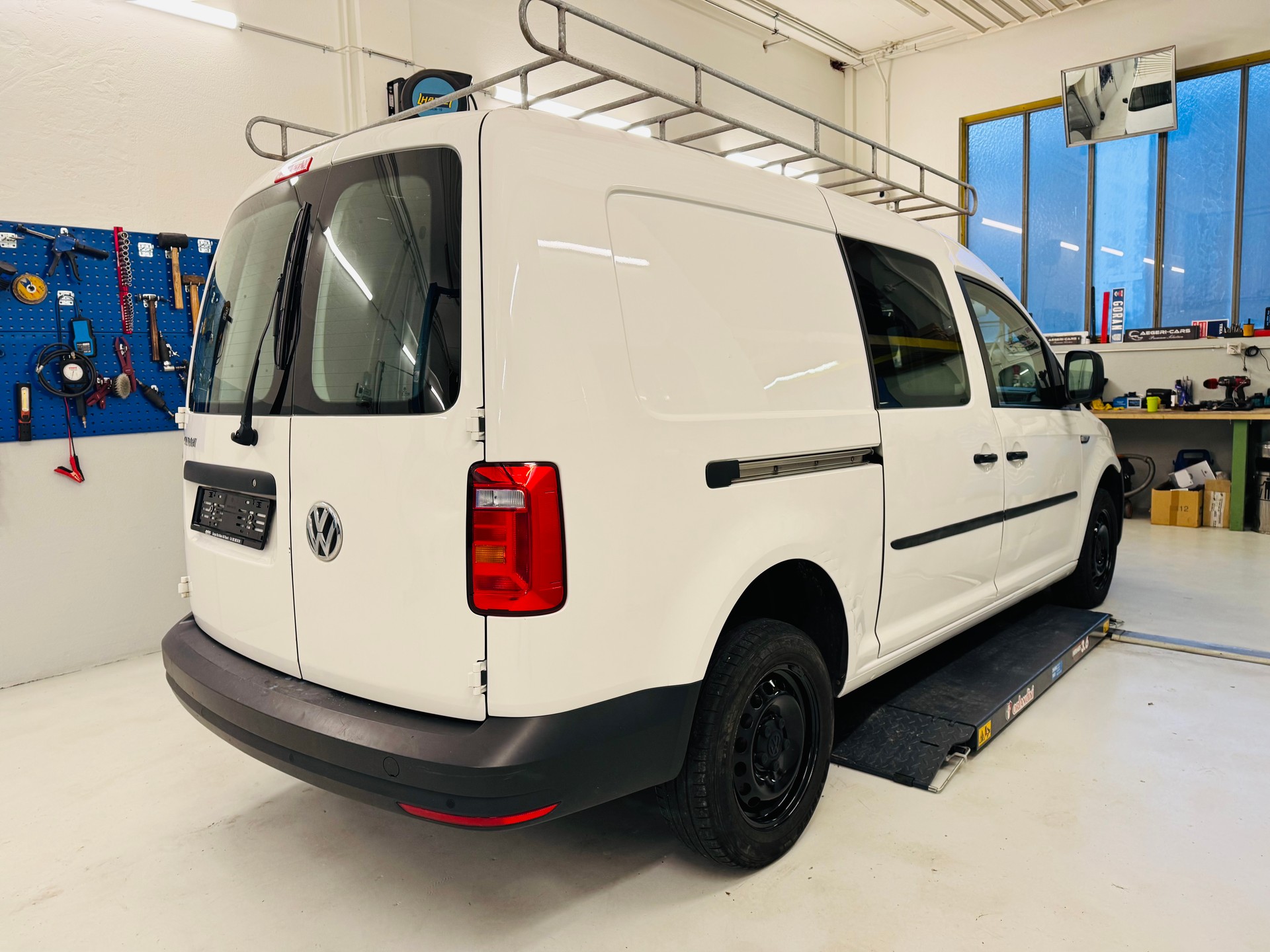 VW Caddy Maxi 2.0TDI BlueMotion Technology-showroom-element-3