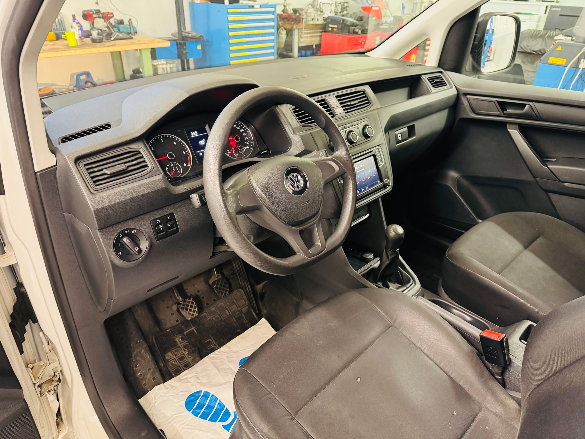 VW Caddy Maxi 2.0TDI BlueMotion Technology-image-7
