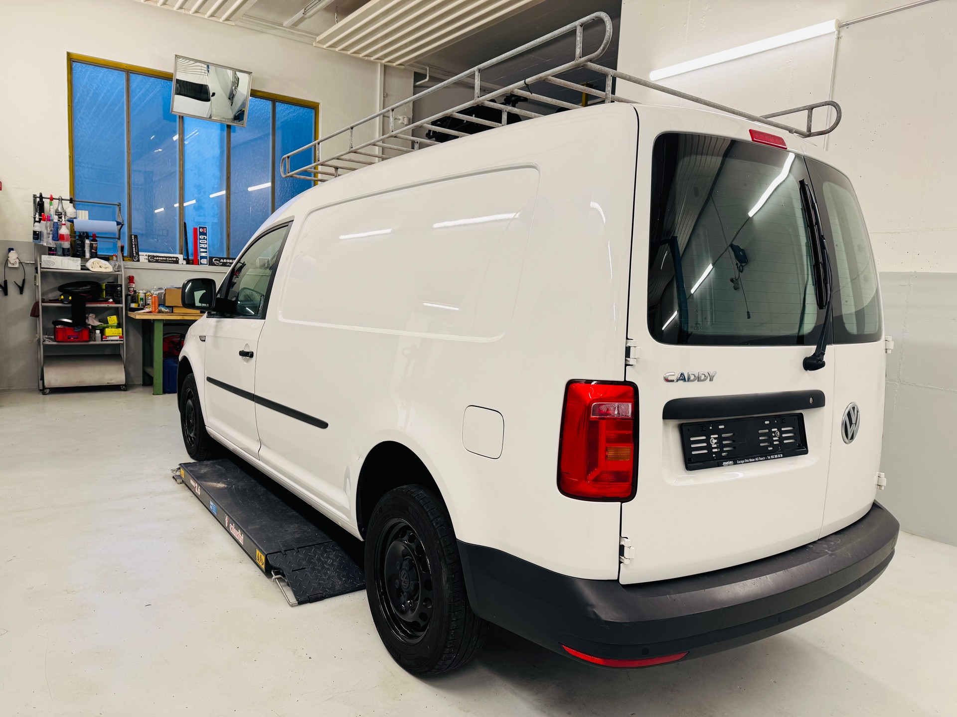 VW Caddy Maxi 2.0TDI BlueMotion Technology-image-5