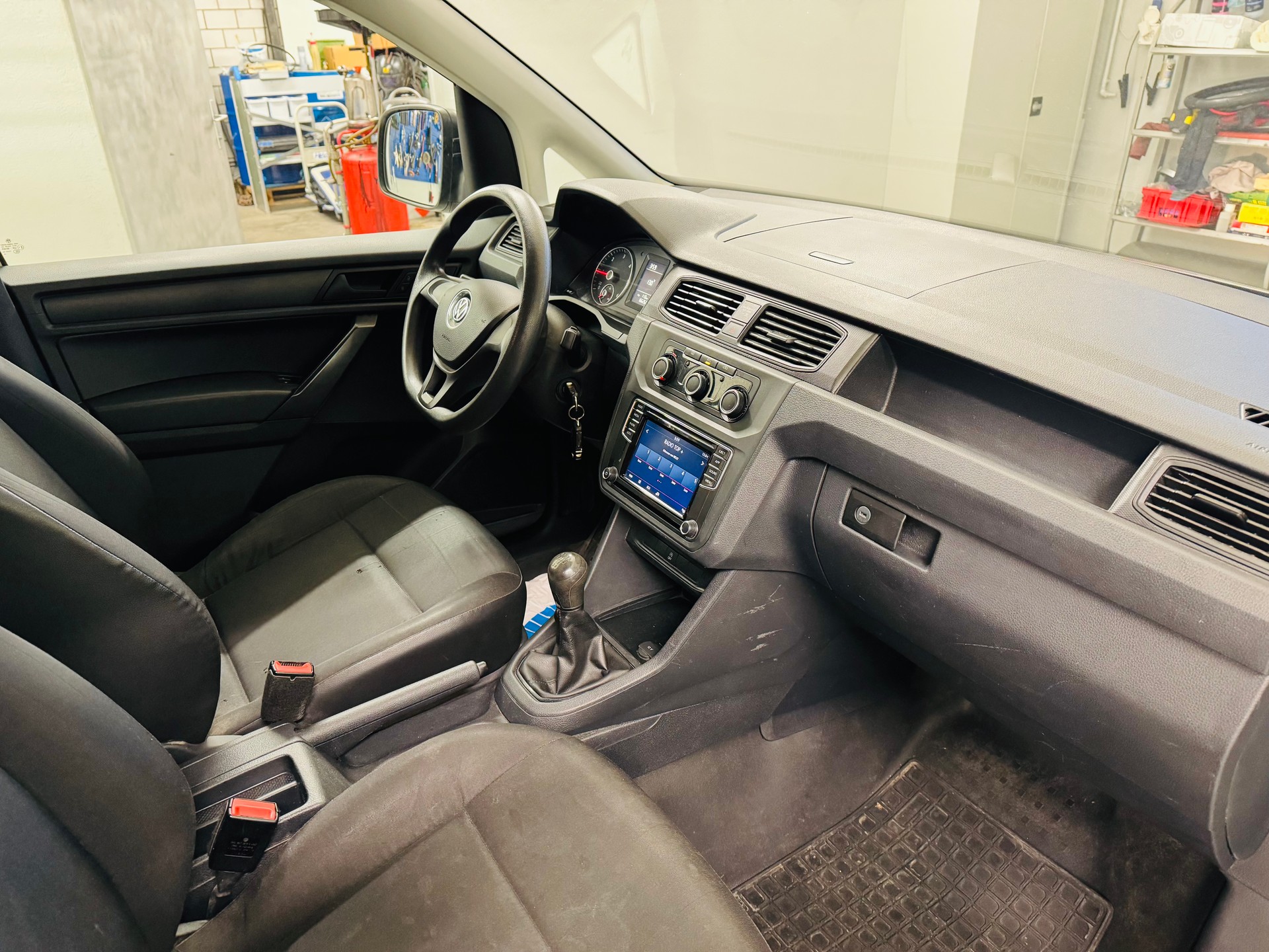 VW Caddy Maxi 2.0TDI BlueMotion Technology-image-8
