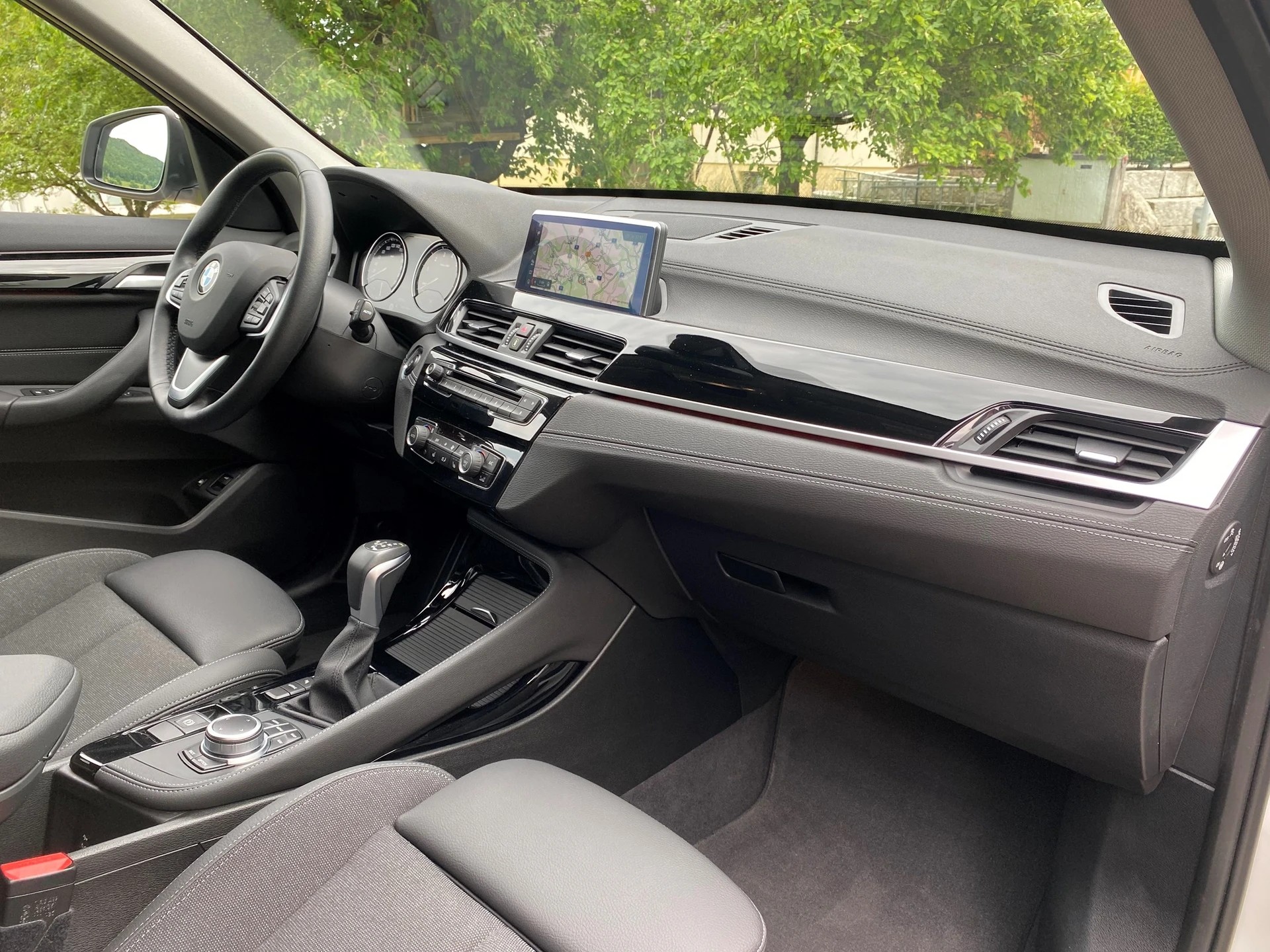 BMW X1 xDrive 25e Sport Line * Hybrid Benzin / Elektro * 220 PS-image-13