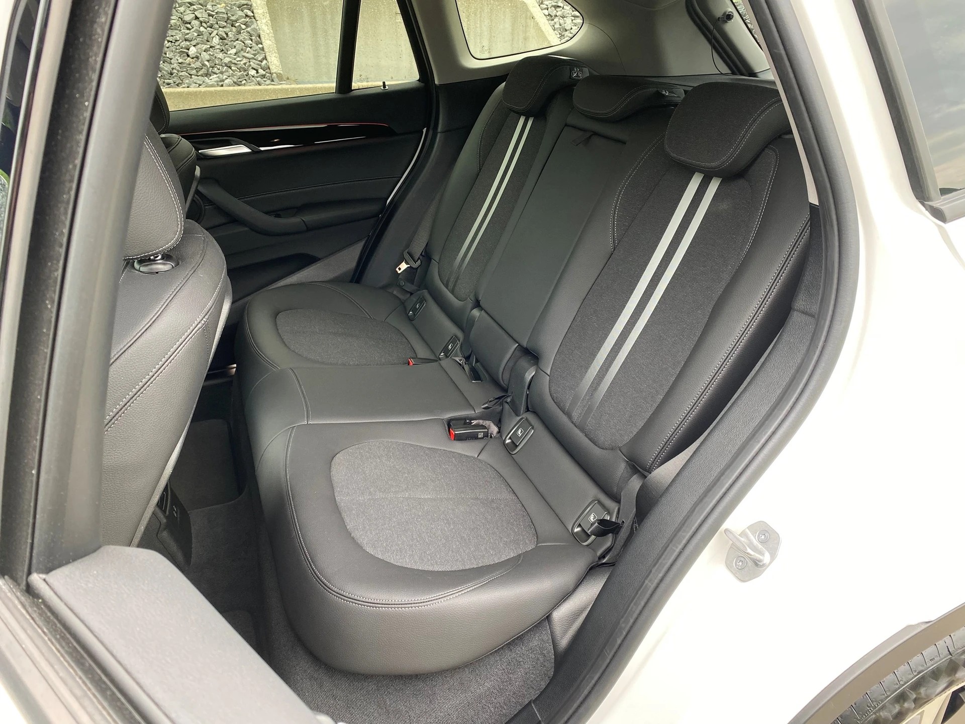 BMW X1 xDrive 25e Sport Line * Hybrid Benzin / Elektro * 220 PS-image-12