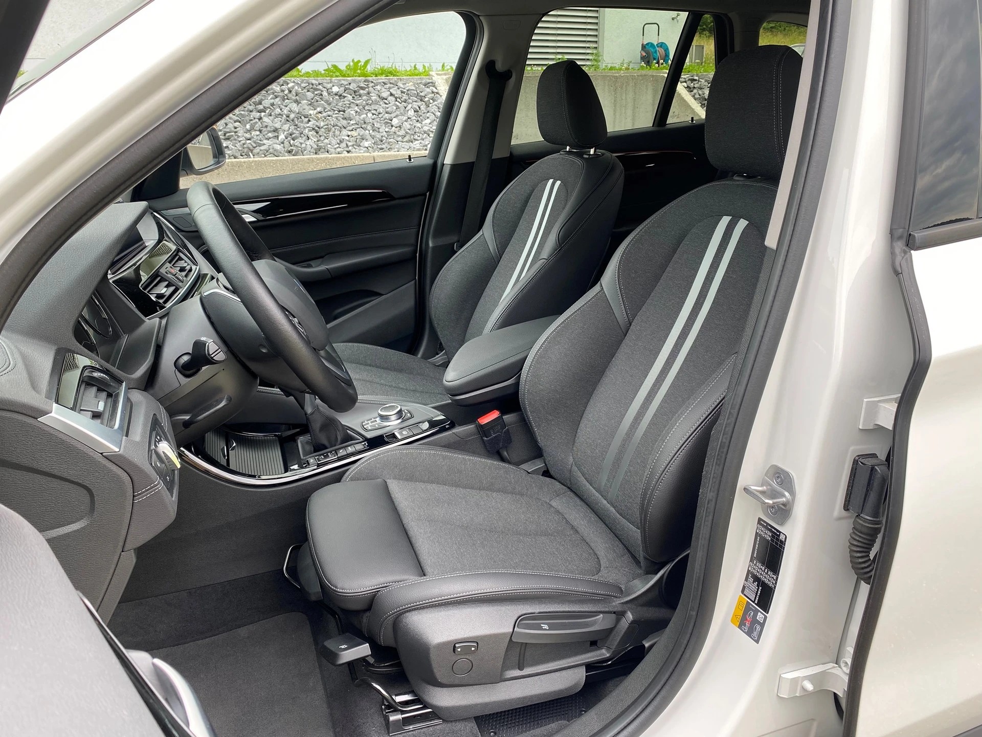 BMW X1 xDrive 25e Sport Line * Hybrid Benzin / Elektro * 220 PS-image-11