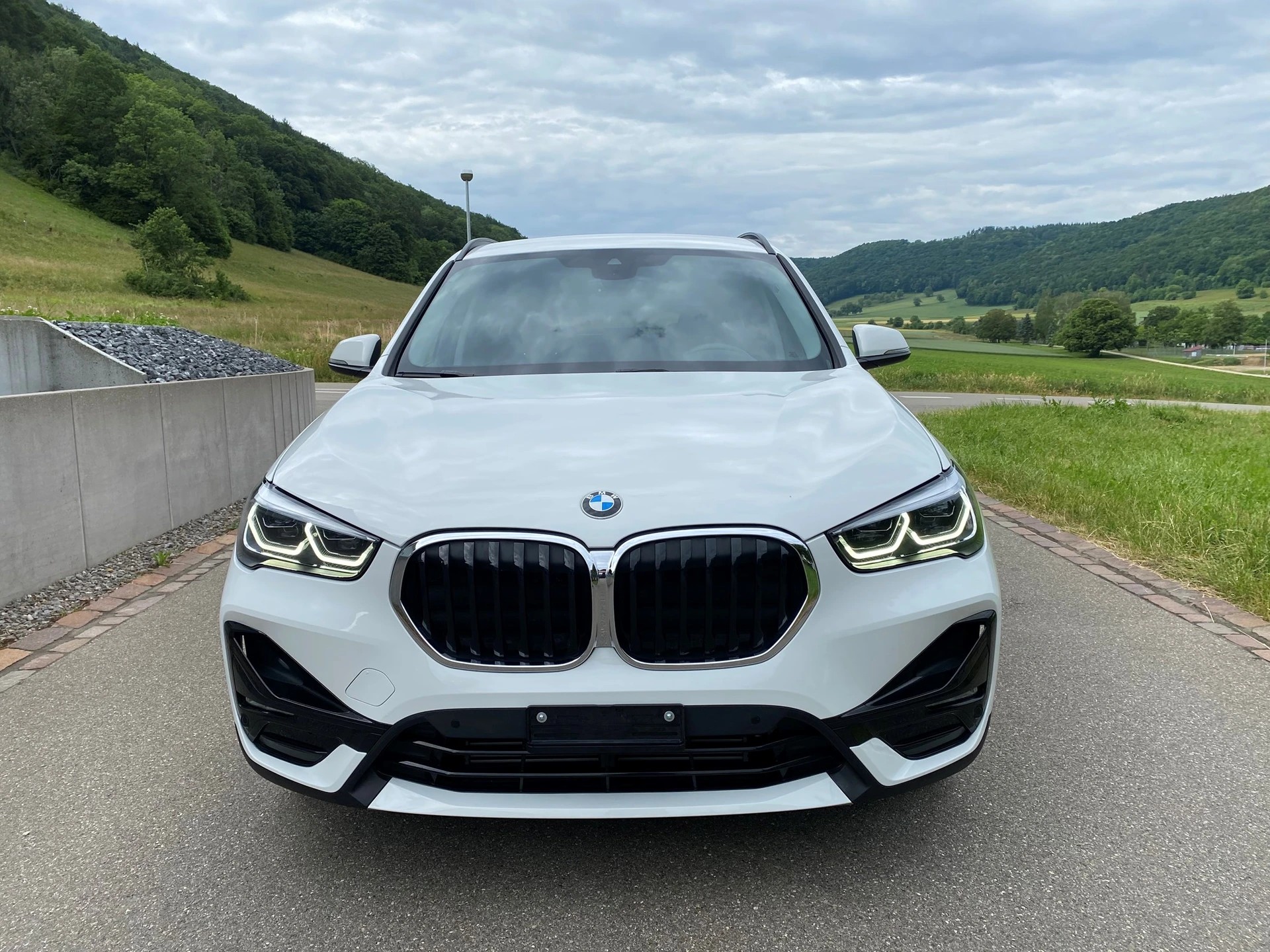 BMW X1 xDrive 25e Sport Line * Hybrid Benzin / Elektro * 220 PS-image-6