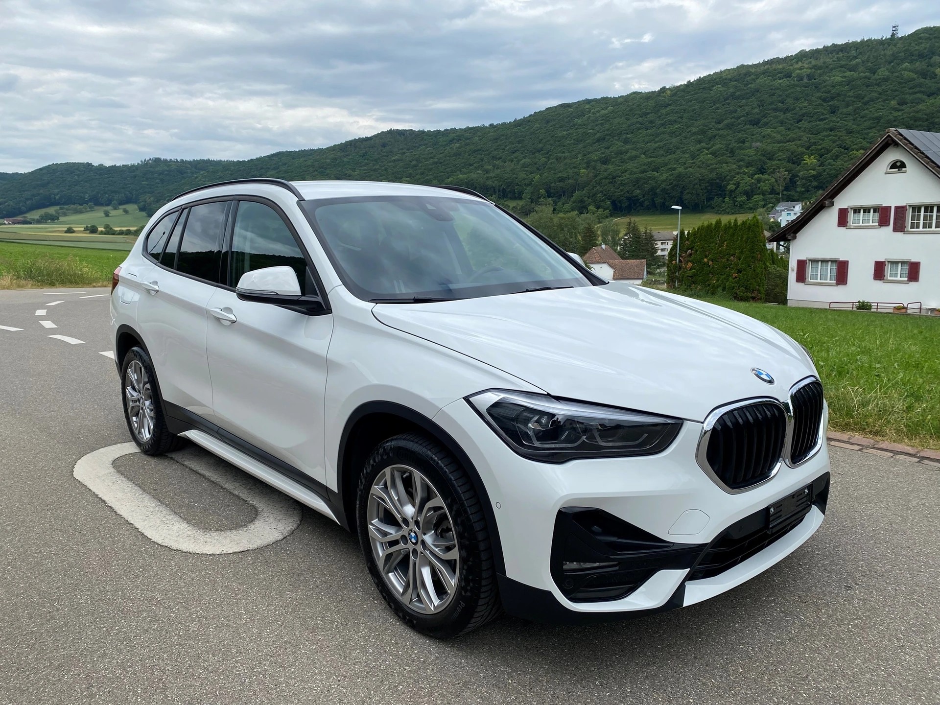 BMW X1 xDrive 25e Sport Line * Hybrid Benzin / Elektro * 220 PS-image-4