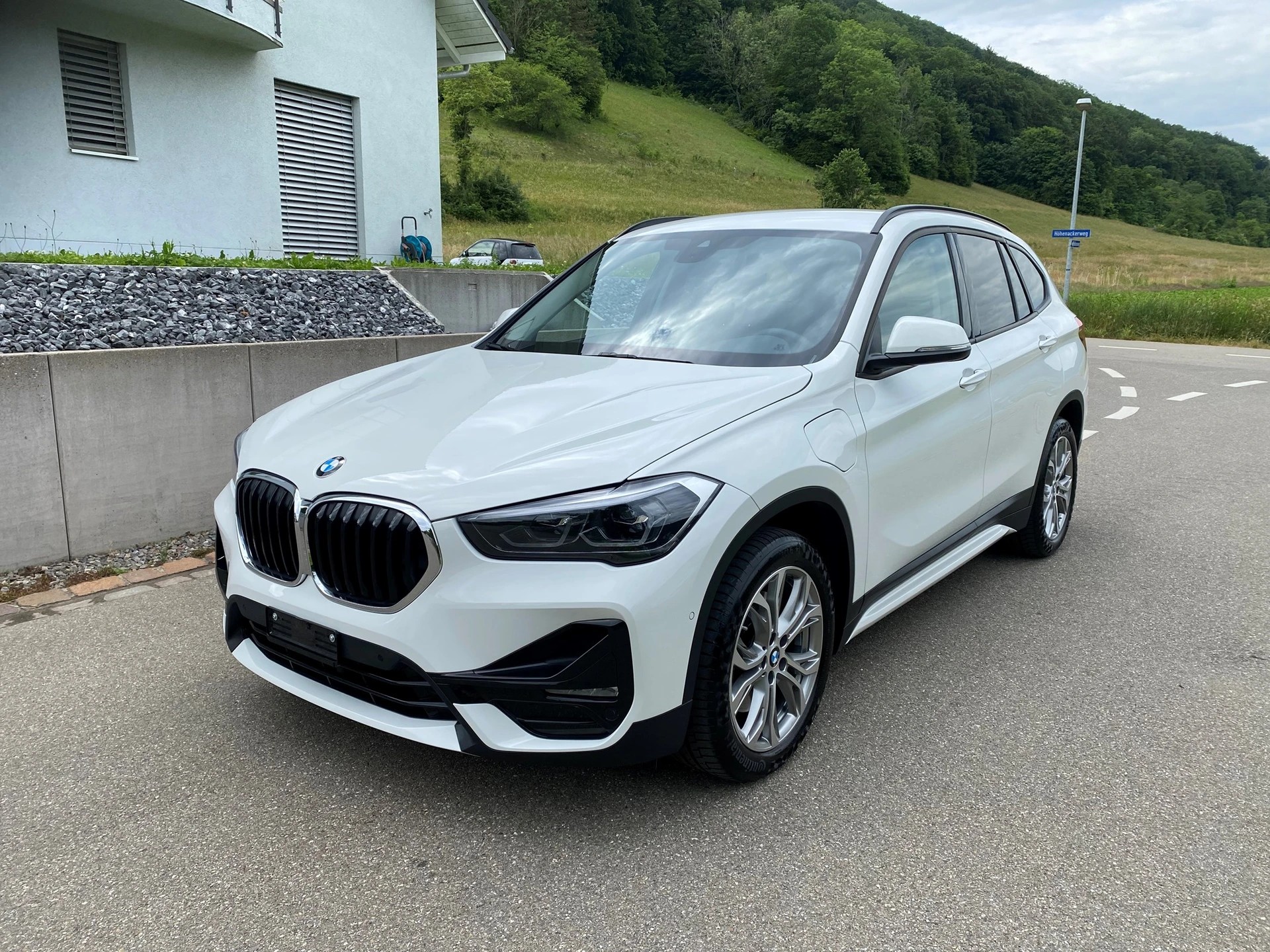 BMW X1 xDrive 25e Sport Line * Hybrid Benzin / Elektro * 220 PS-image-8