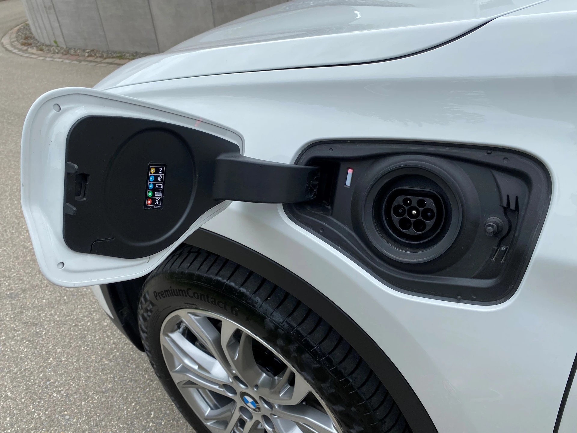 BMW X1 xDrive 25e Sport Line * Hybrid Benzin / Elektro * 220 PS-image-9