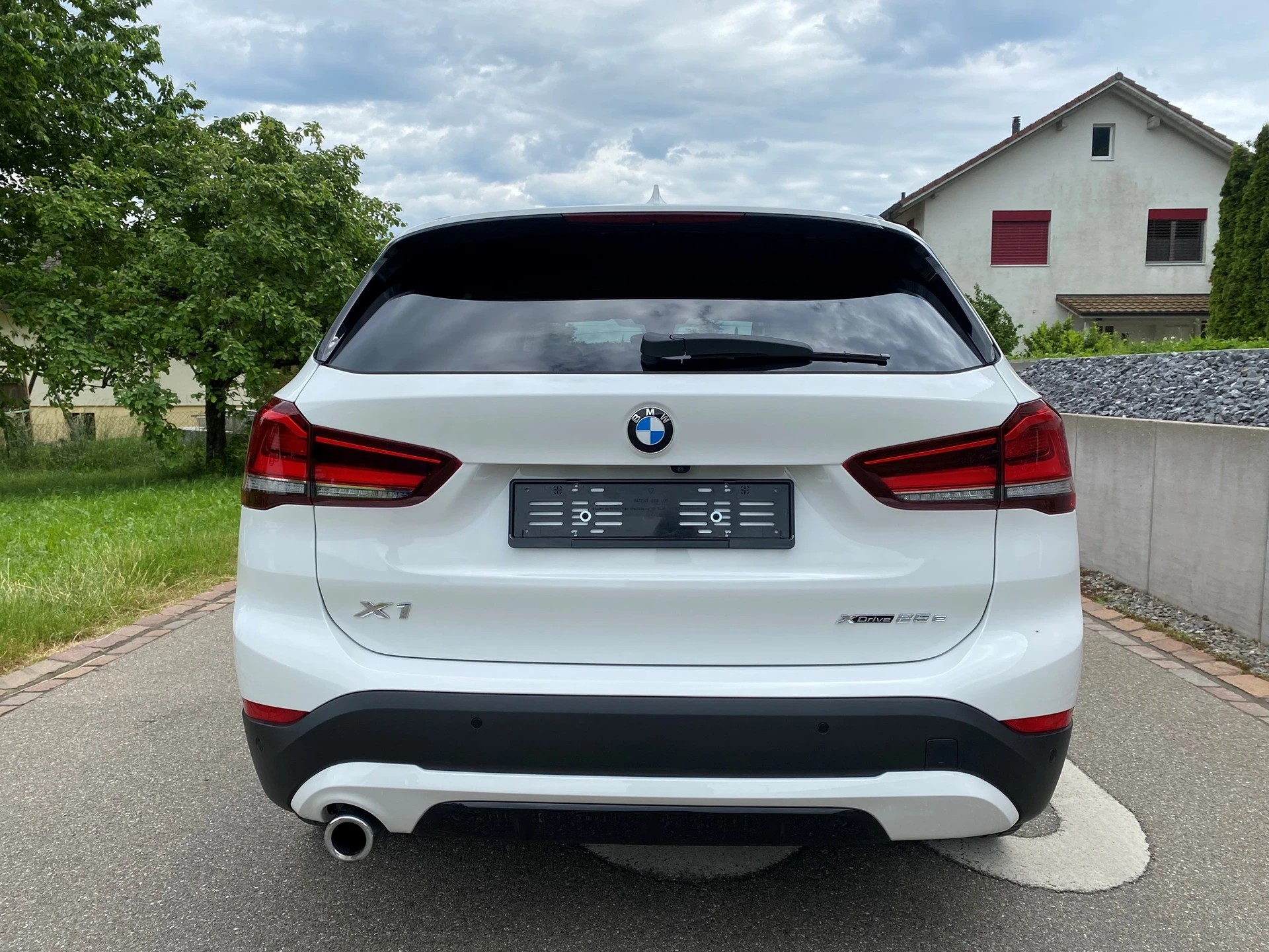 BMW X1 xDrive 25e Sport Line * Hybrid Benzin / Elektro * 220 PS-image-5