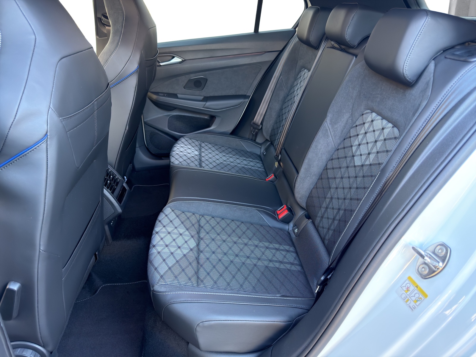 VW Golf 1.5 e TSI mHEV R-Line DSG-image-9