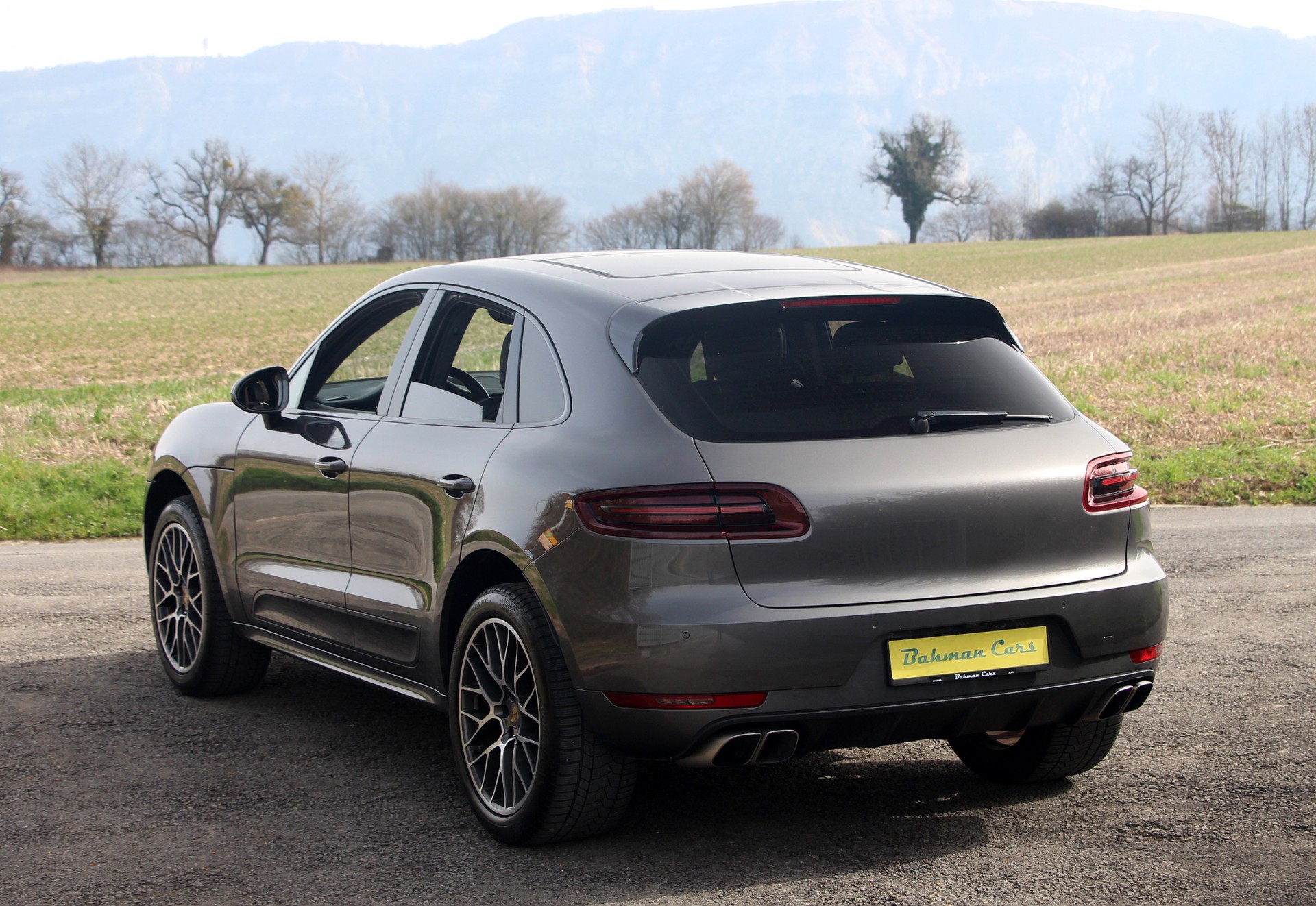 PORSCHE Macan Turbo PDK-showroom-element-1