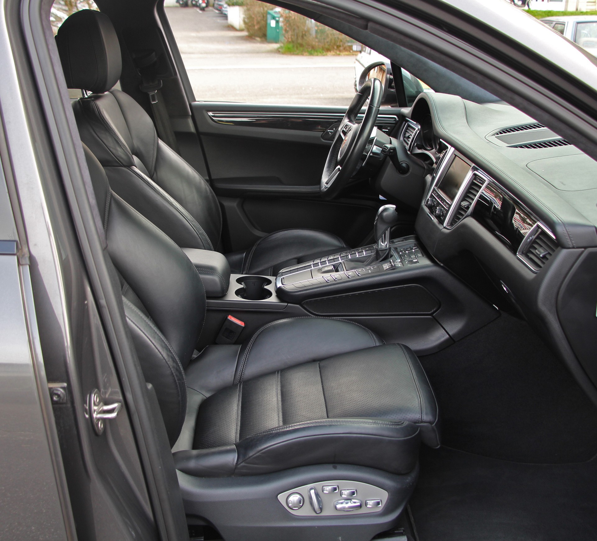 PORSCHE Macan Turbo PDK-image-10
