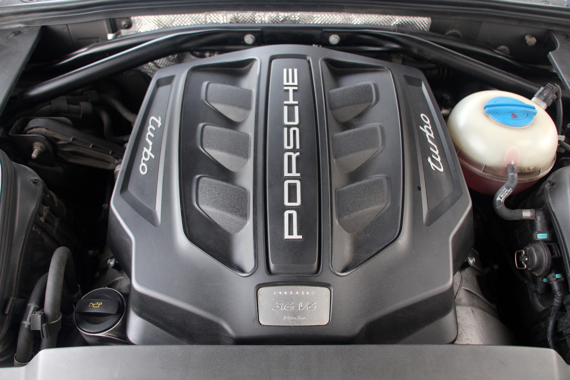 PORSCHE Macan Turbo PDK-image-19
