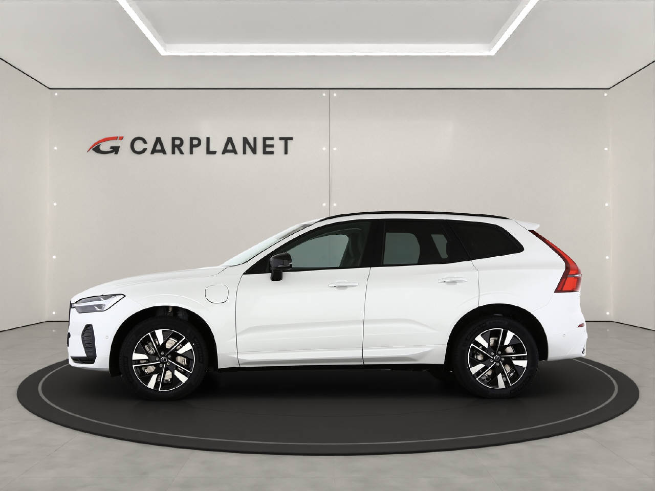 VOLVO XC60 2.0 T6 TE Plus Dark eAWD-image-1