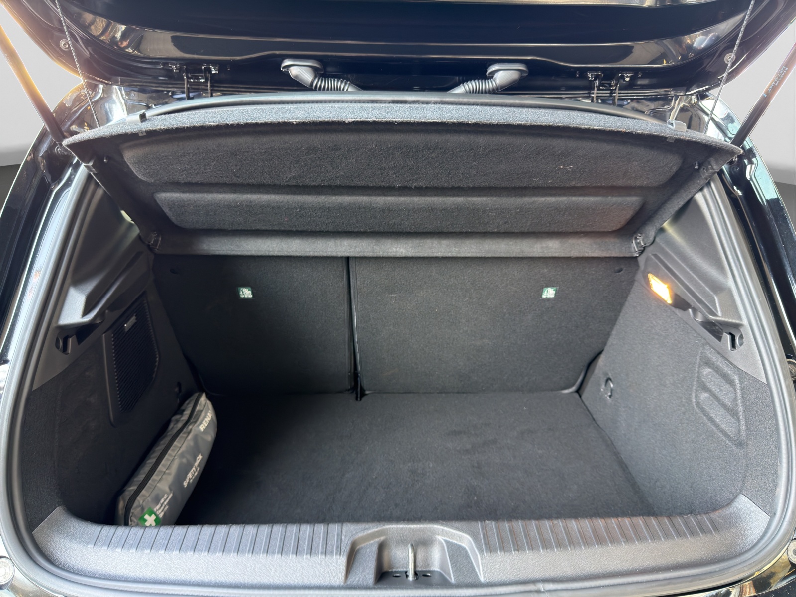 RENAULT Clio 1.6 E-Tech Intens-image-13