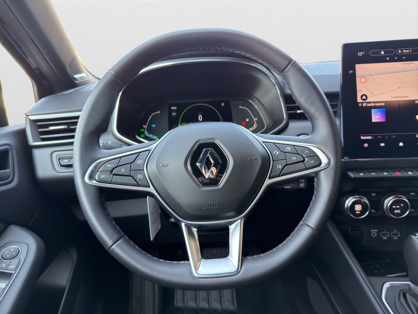RENAULT Clio 1.6 E-Tech Intens-image-12