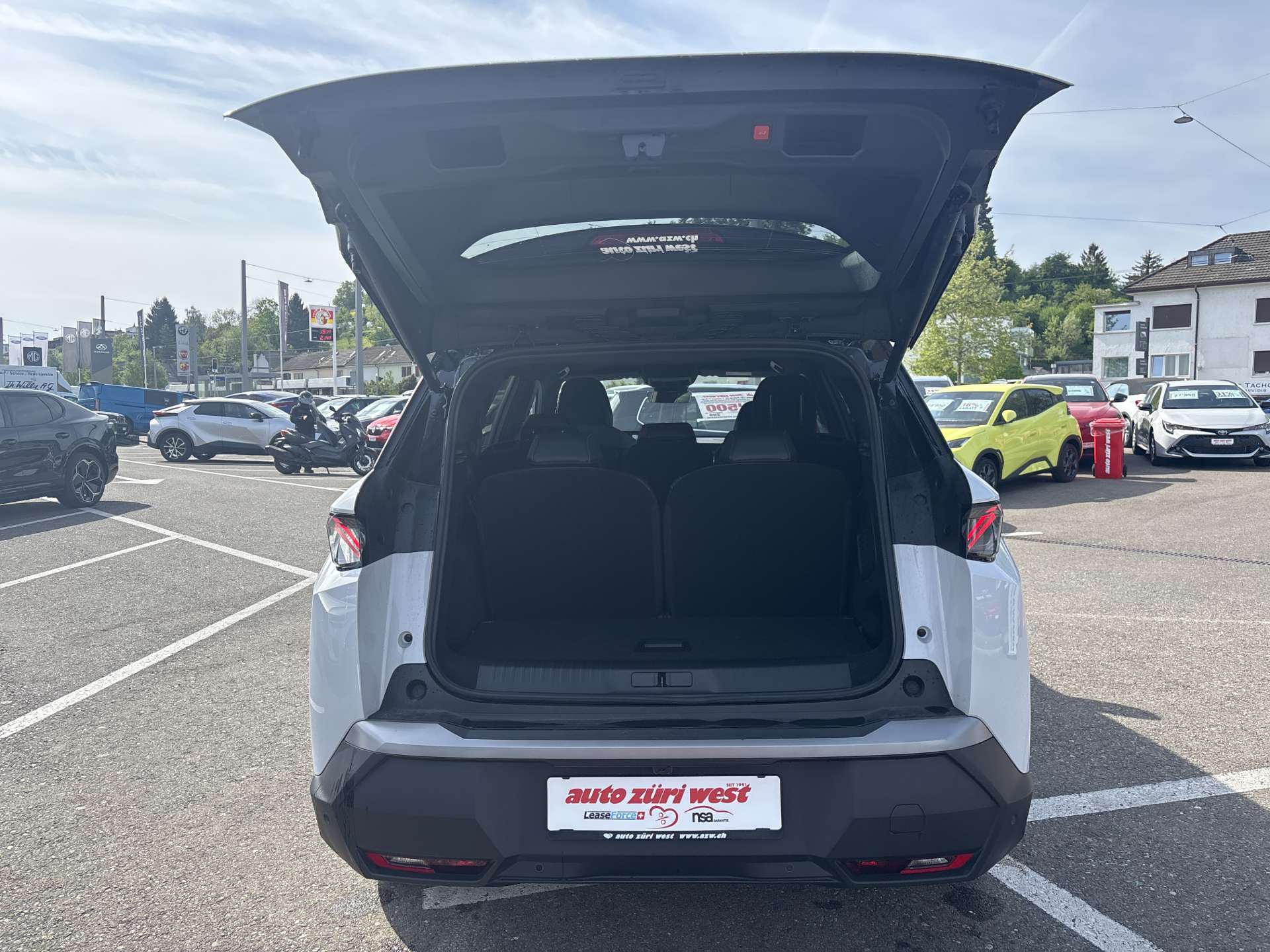 PEUGEOT 5008 145 Hybrid GT 7-Plätzer e-DCS-Automat-image-7