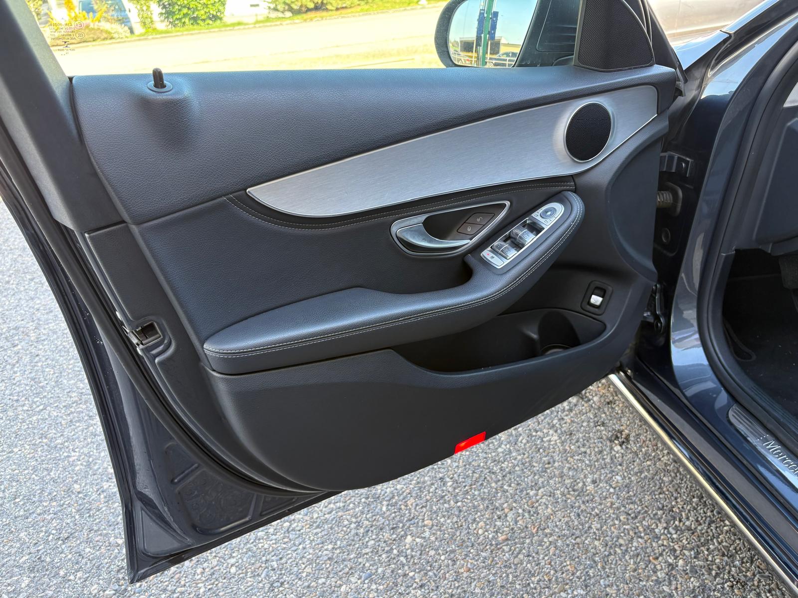 MERCEDES-BENZ C 250 BlueTEC Avantgarde 4Matic 7G-Tronic-image-4