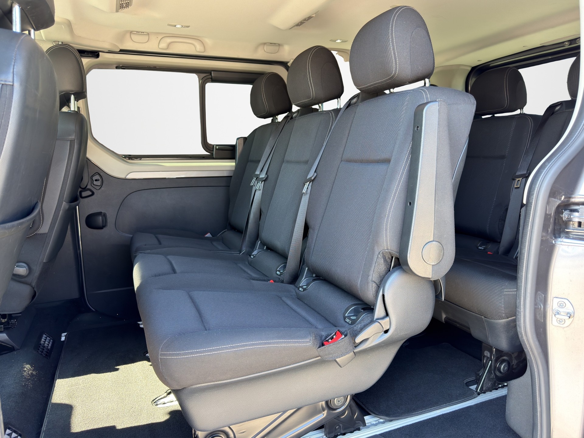 RENAULT TRAFIC-image-13