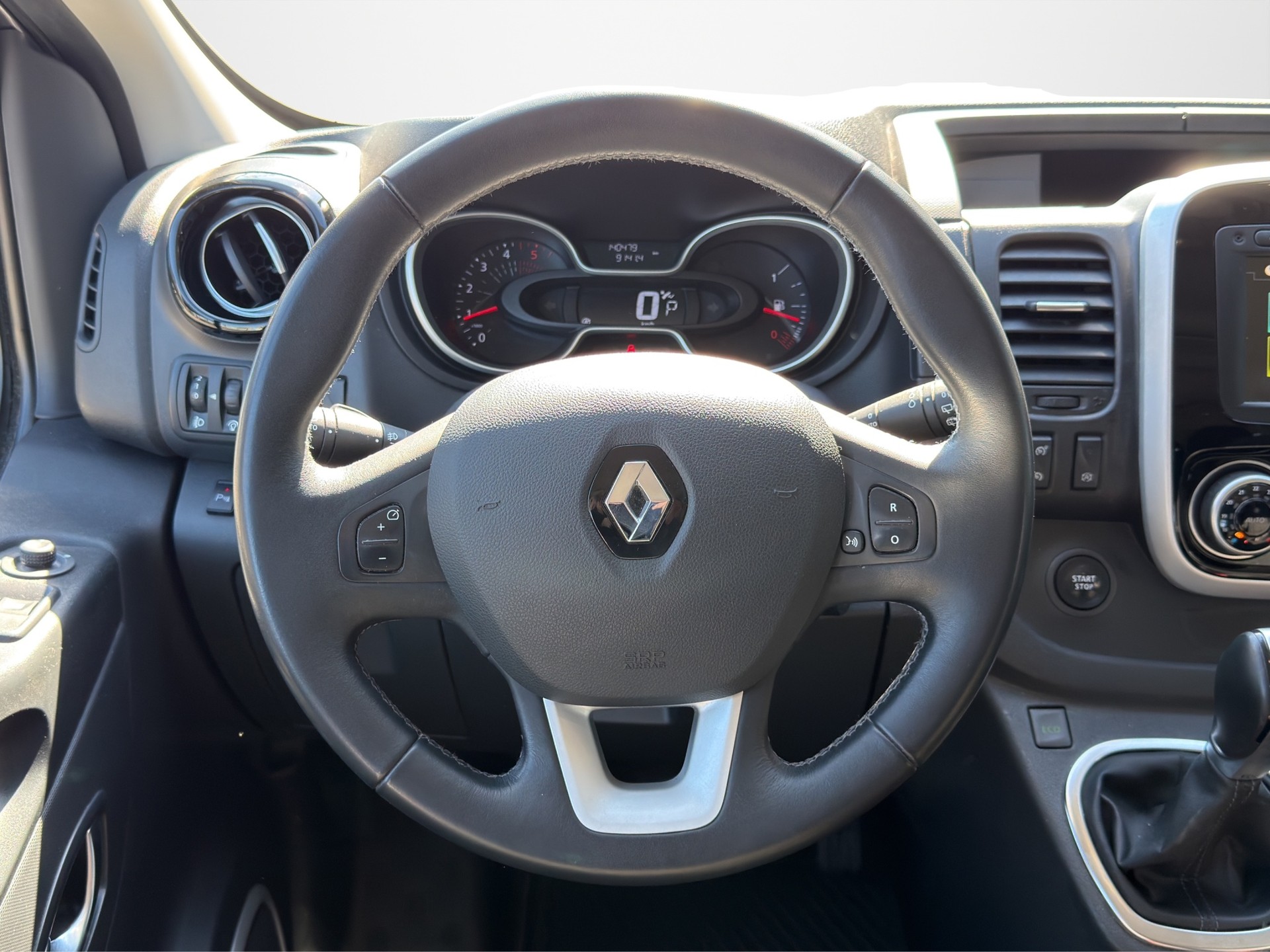 RENAULT TRAFIC-image-9